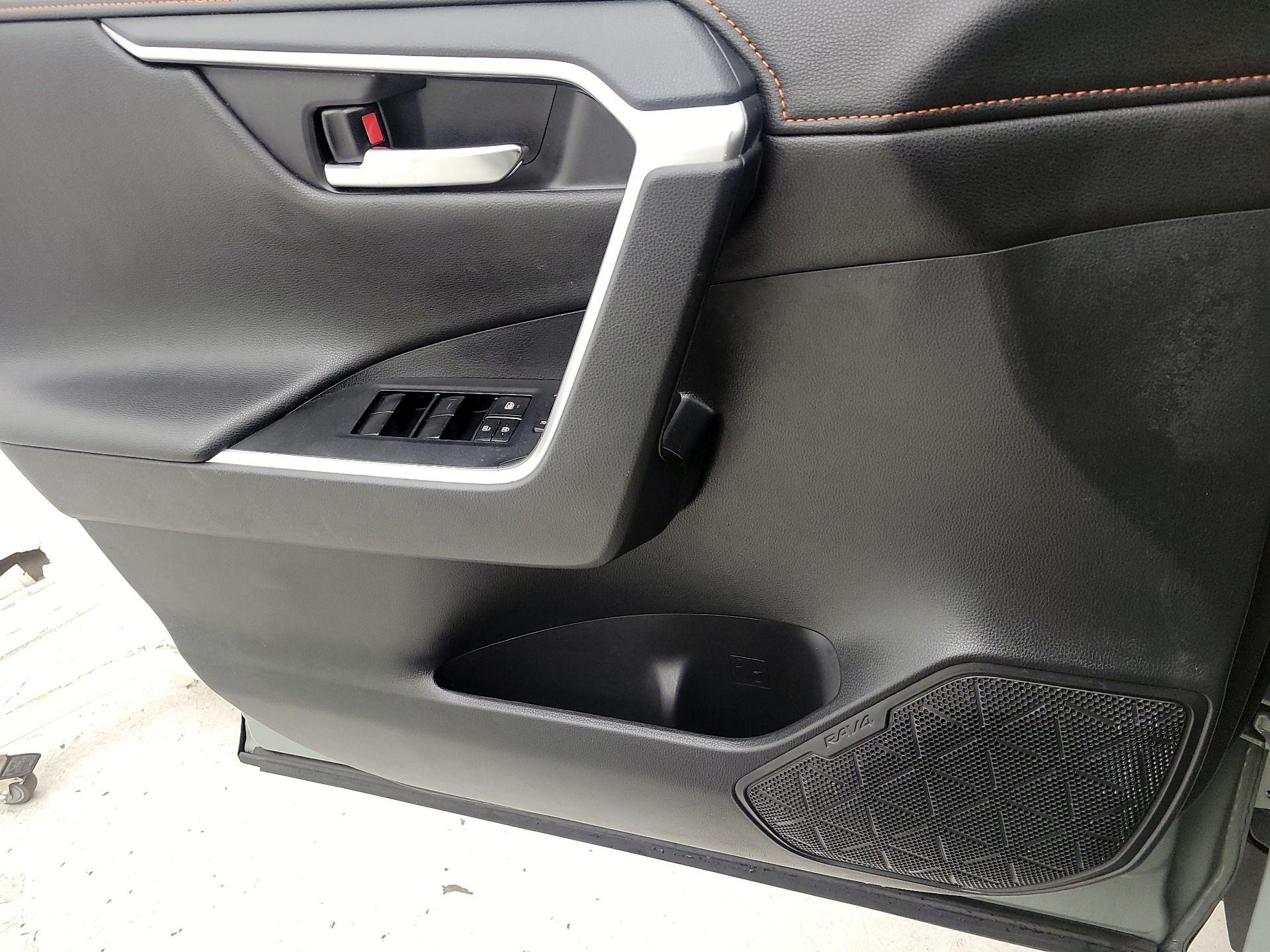 Thumbnail: 2019 Toyota RAV4 - 12