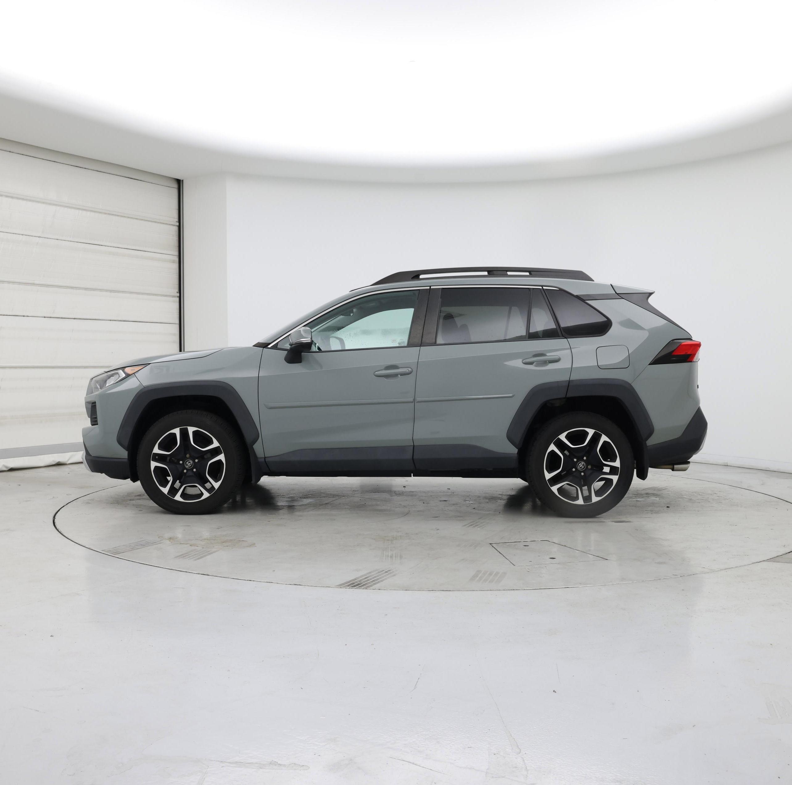 Thumbnail: 2019 Toyota RAV4 - 3