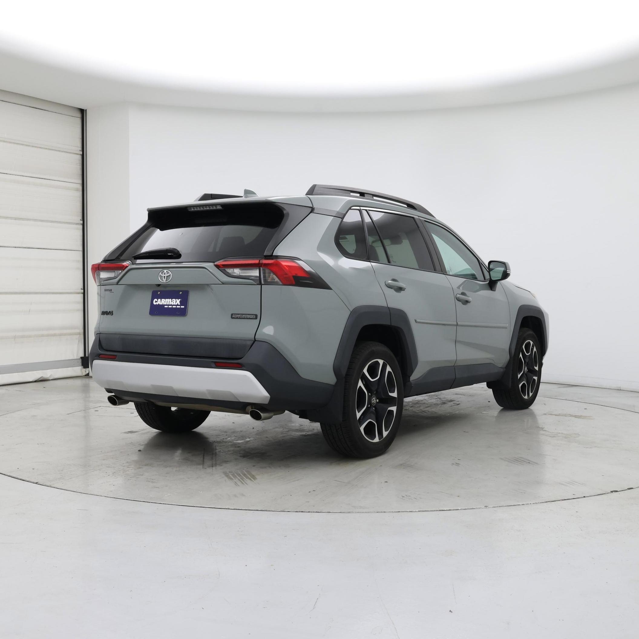 Thumbnail: 2019 Toyota RAV4 - 8