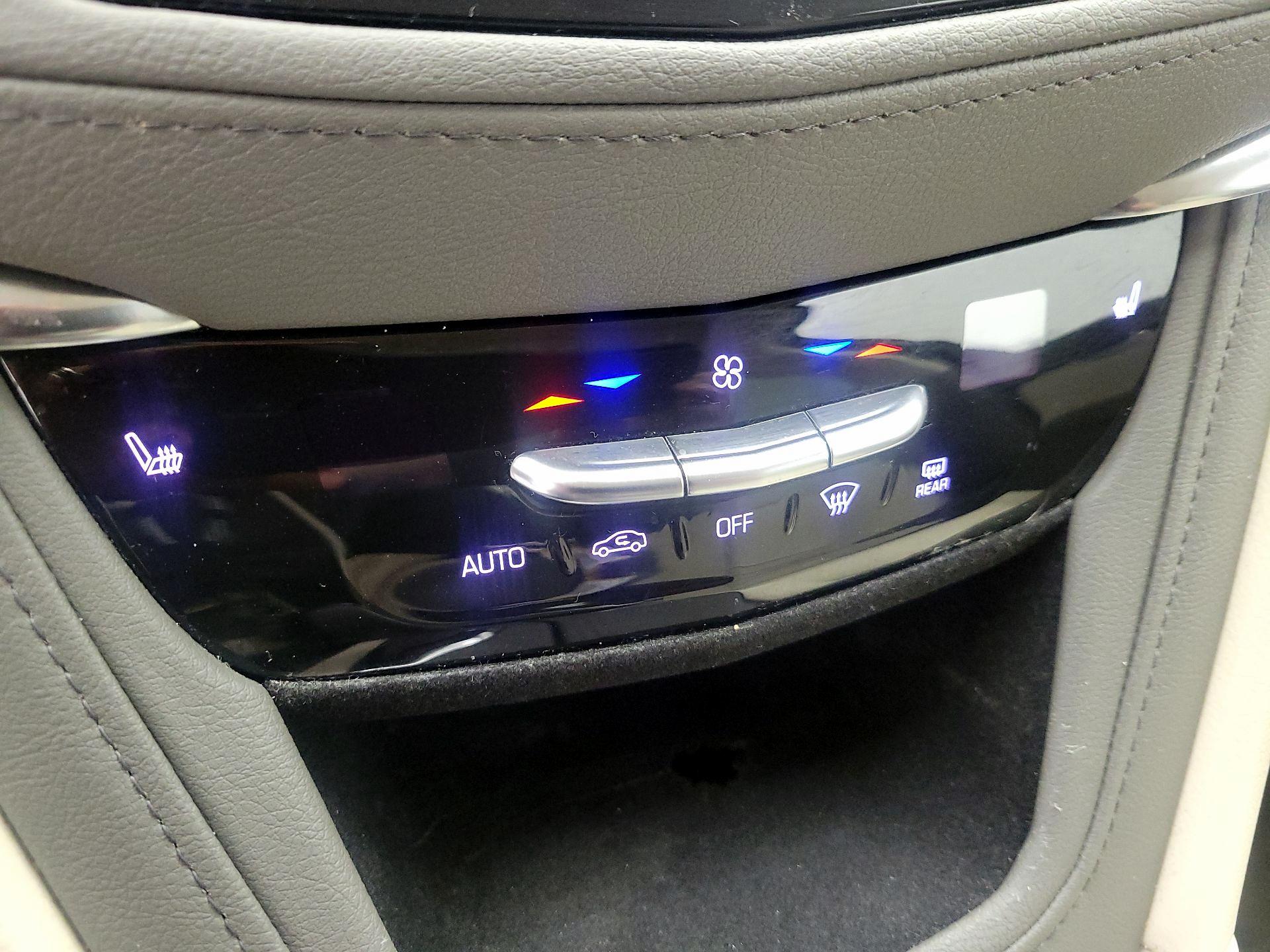 Thumbnail: 2019 Cadillac XT5 - 16