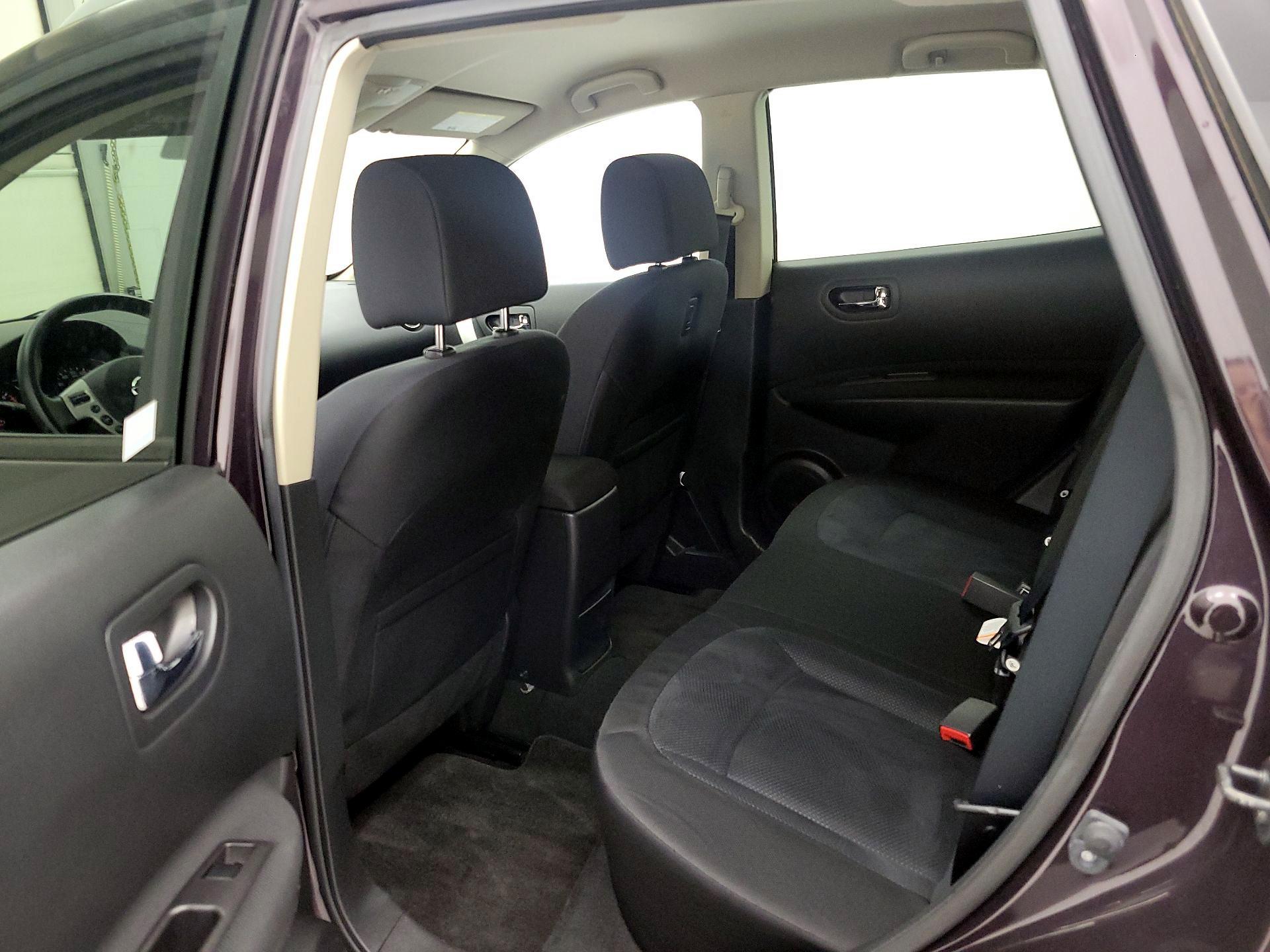 Thumbnail: 2015 Nissan Rogue - 18