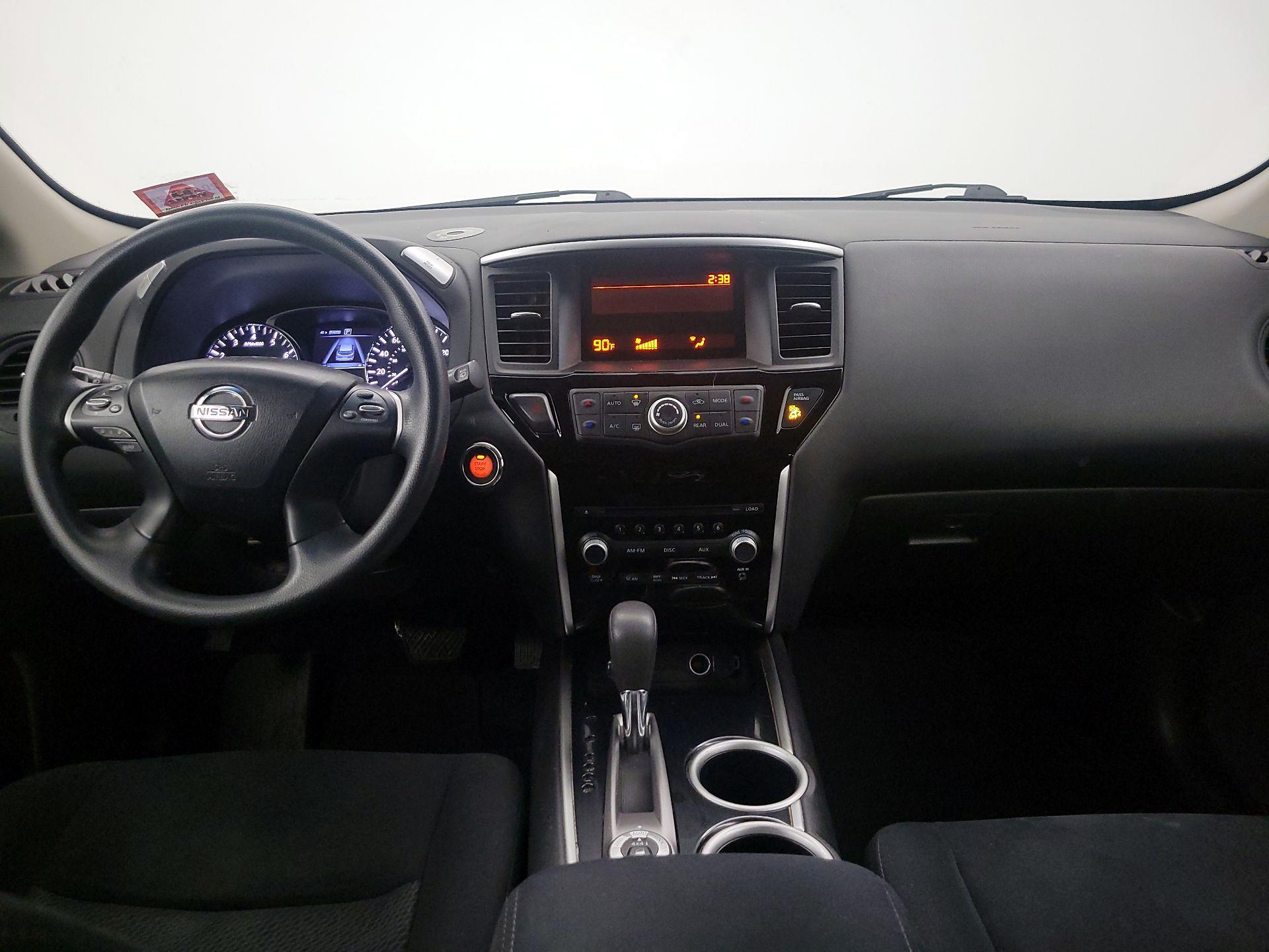 Thumbnail: 2016 Nissan Pathfinder - 9