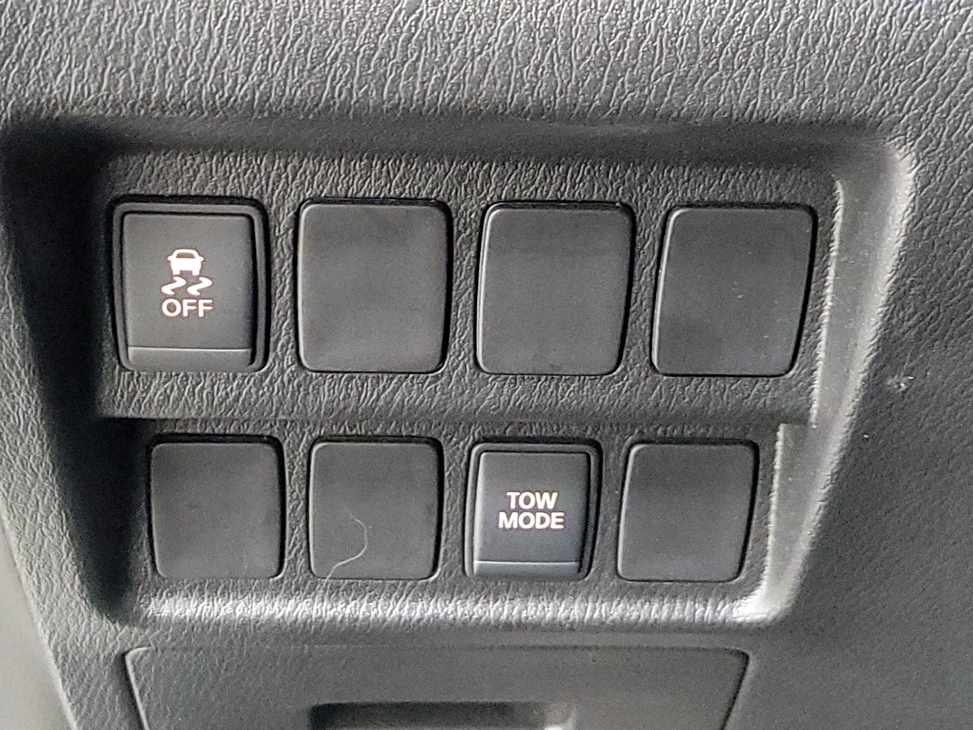 Thumbnail: 2016 Nissan Pathfinder - 13