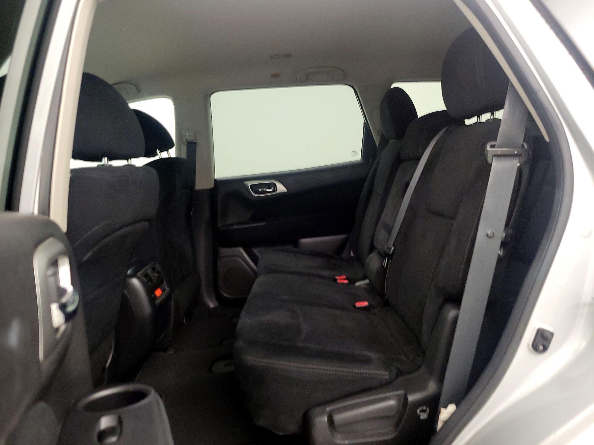 Thumbnail: 2016 Nissan Pathfinder - 18