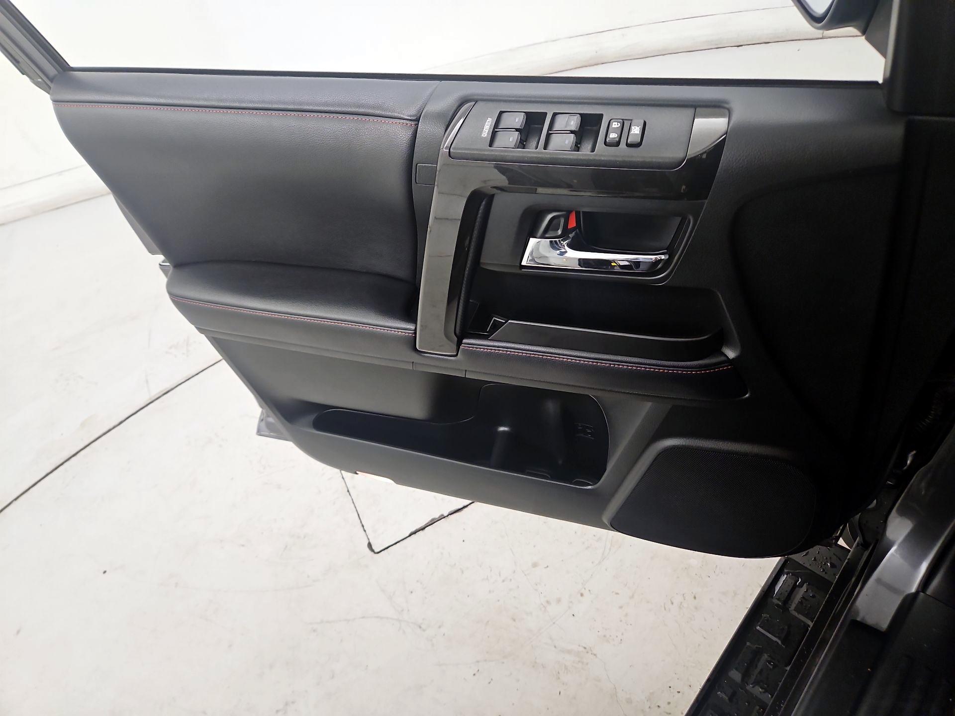 Thumbnail: 2019 Toyota 4Runner - 12