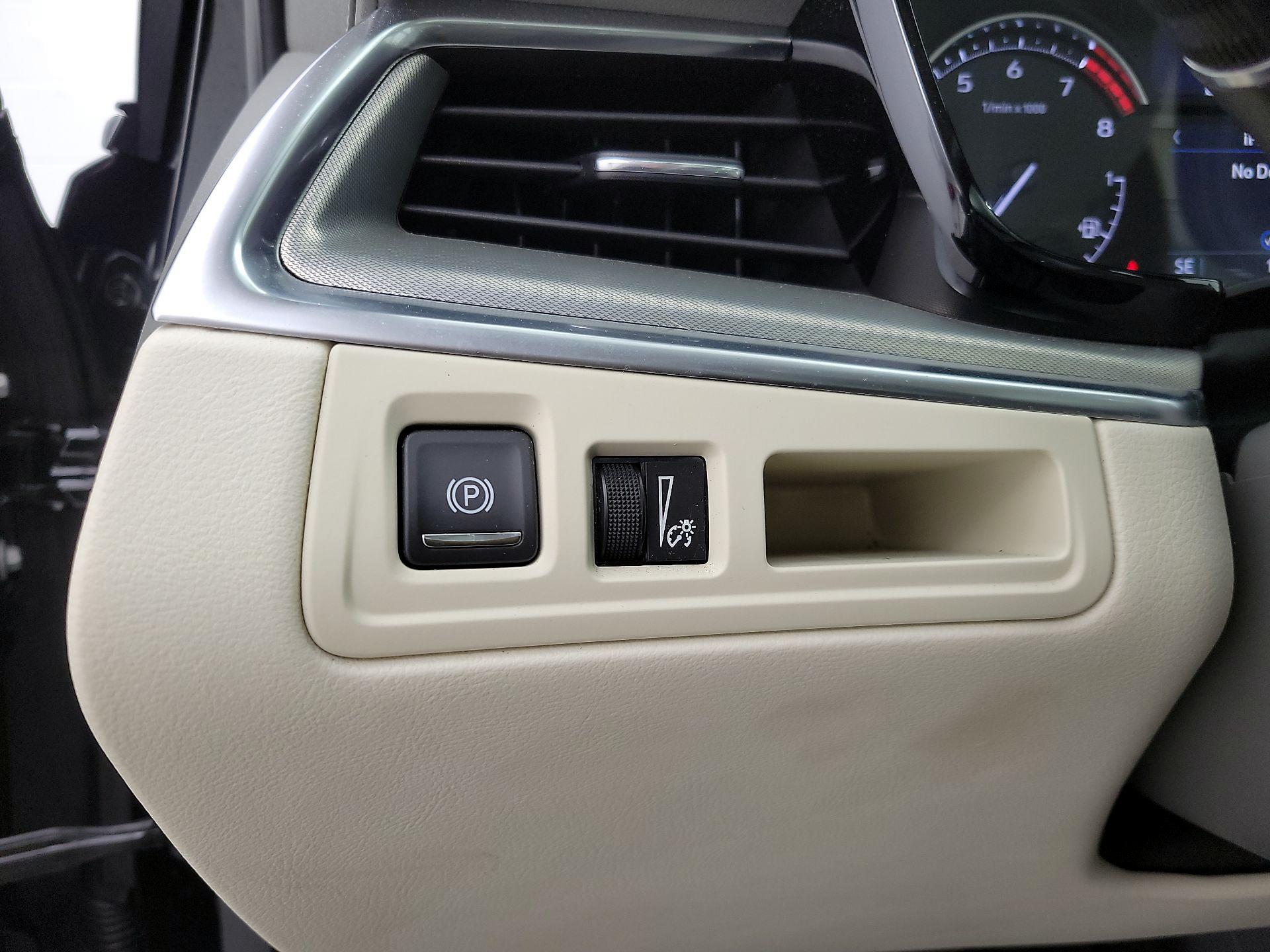 Thumbnail: 2024 Cadillac XT5 - 13