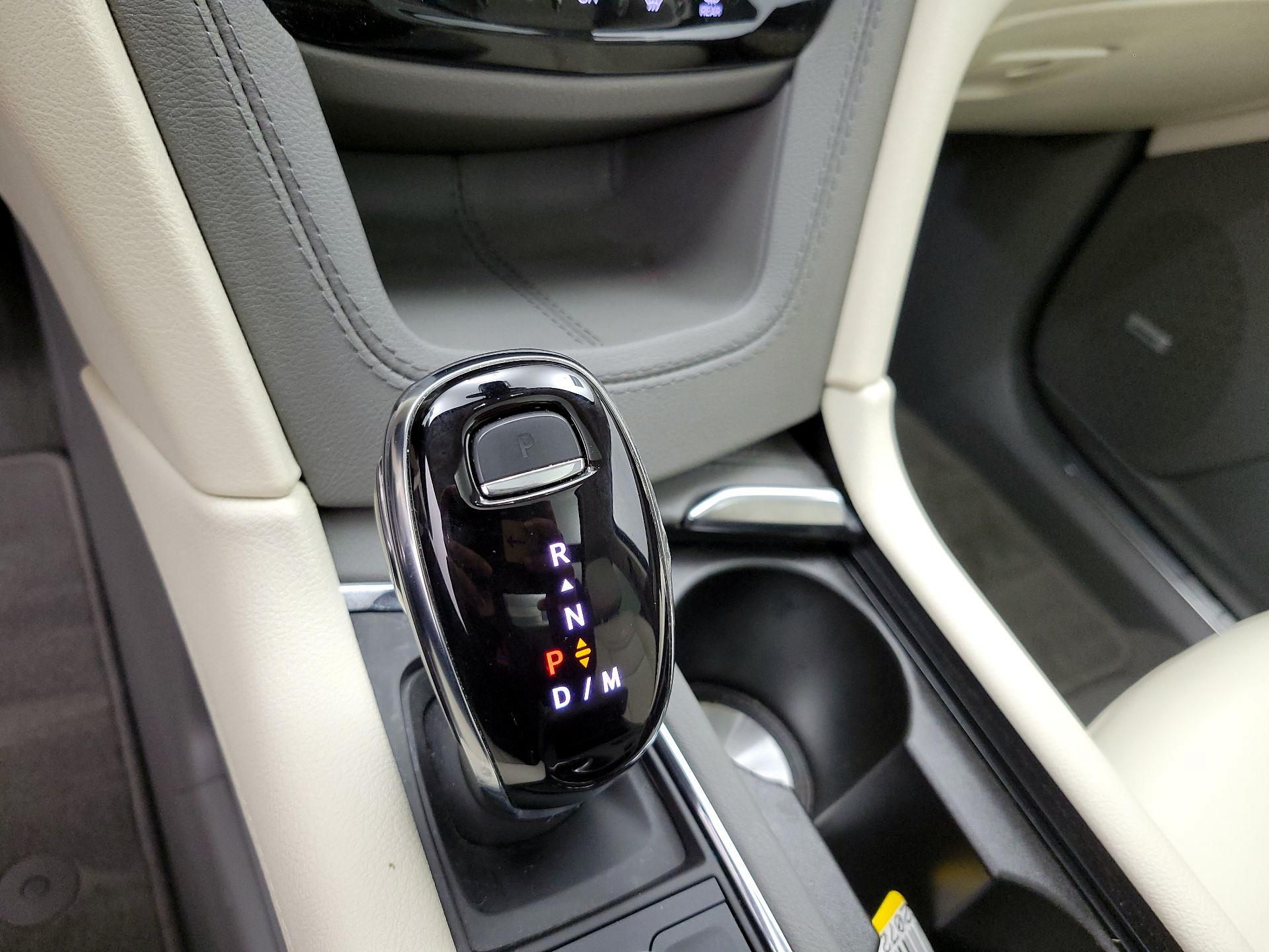 Thumbnail: 2024 Cadillac XT5 - 17