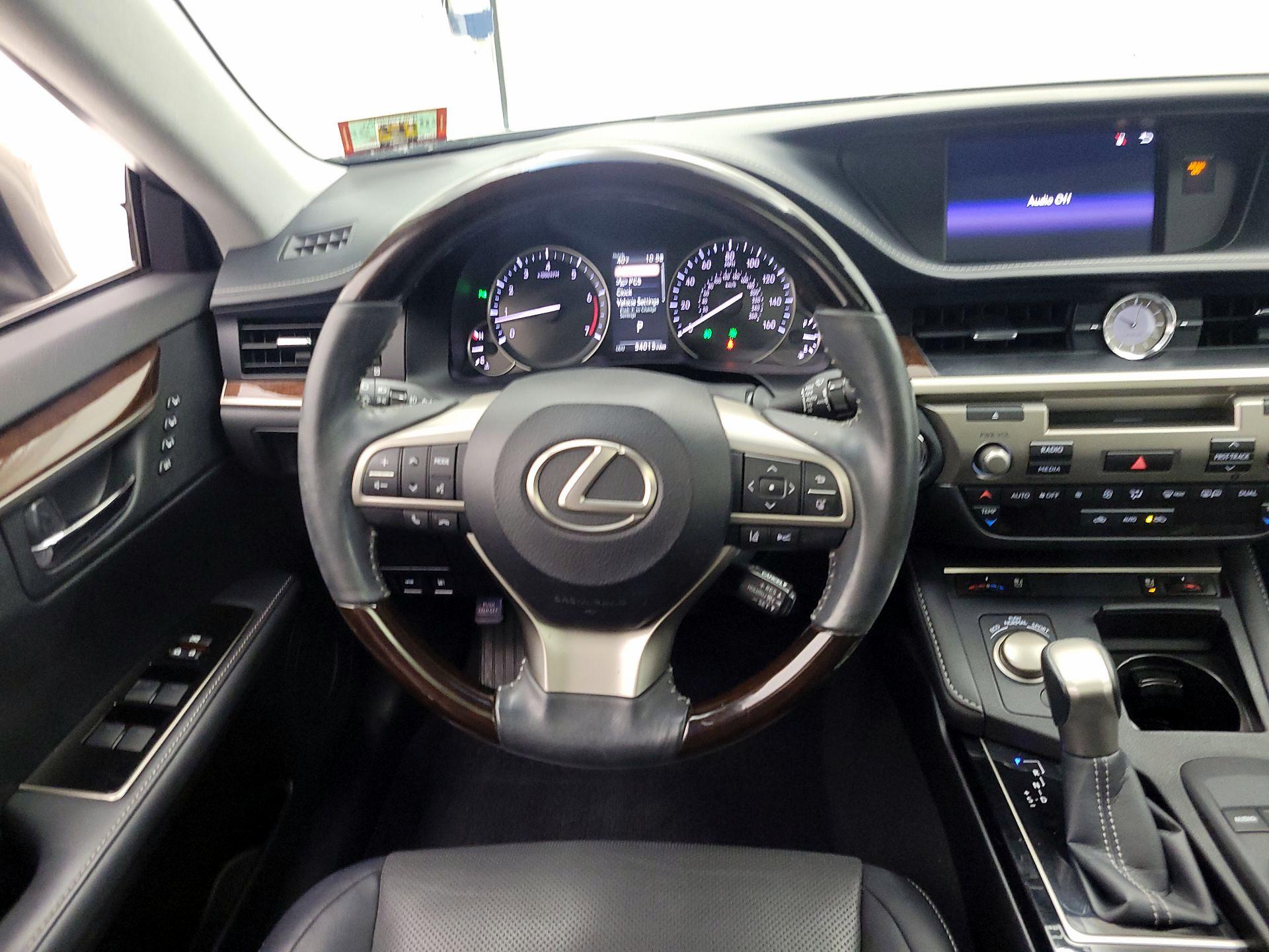 Thumbnail: 2017 Lexus ES - 10