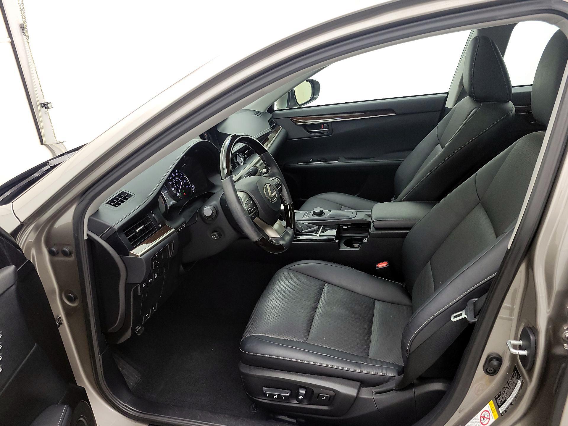 Thumbnail: 2017 Lexus ES - 11