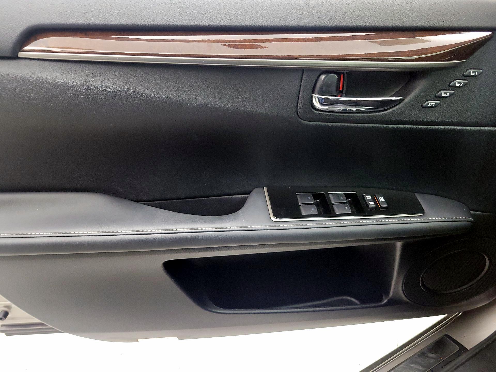 Thumbnail: 2017 Lexus ES - 12