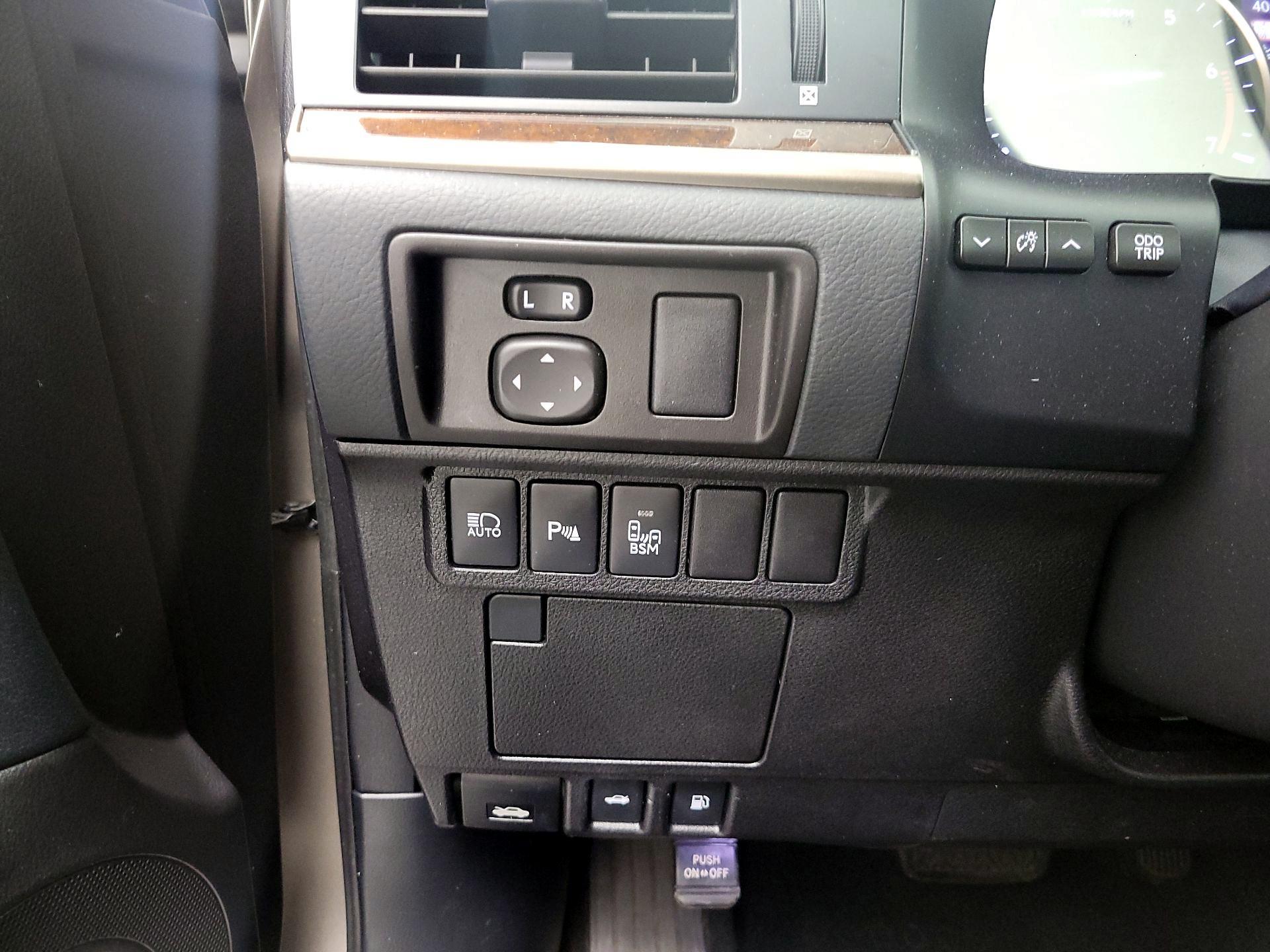 Thumbnail: 2017 Lexus ES - 13