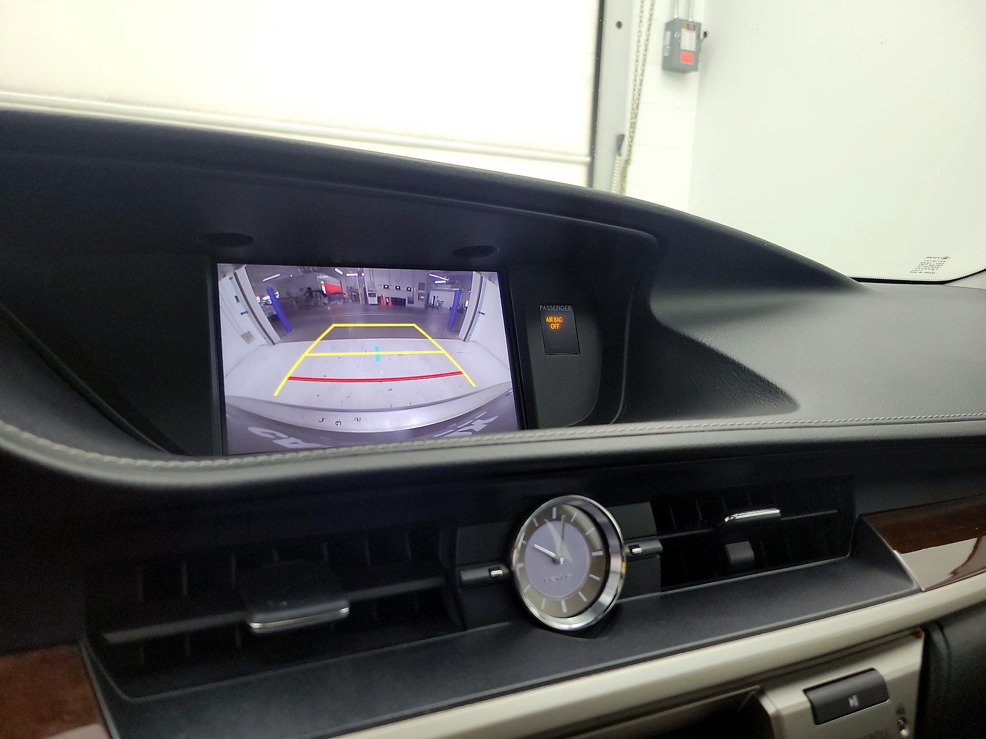 Thumbnail: 2017 Lexus ES - 14