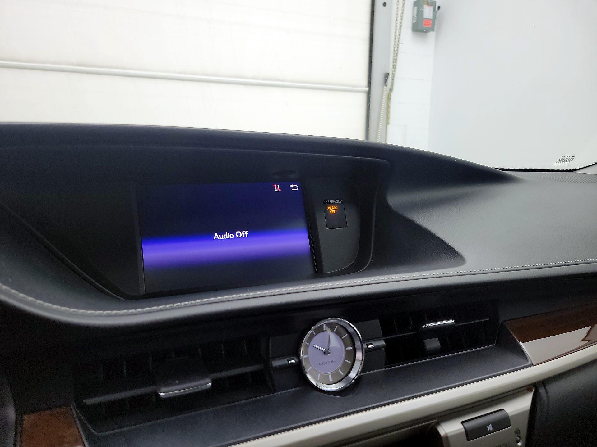 Thumbnail: 2017 Lexus ES - 15