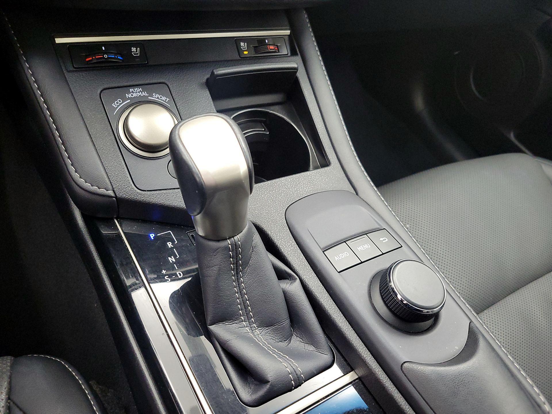 Thumbnail: 2017 Lexus ES - 17