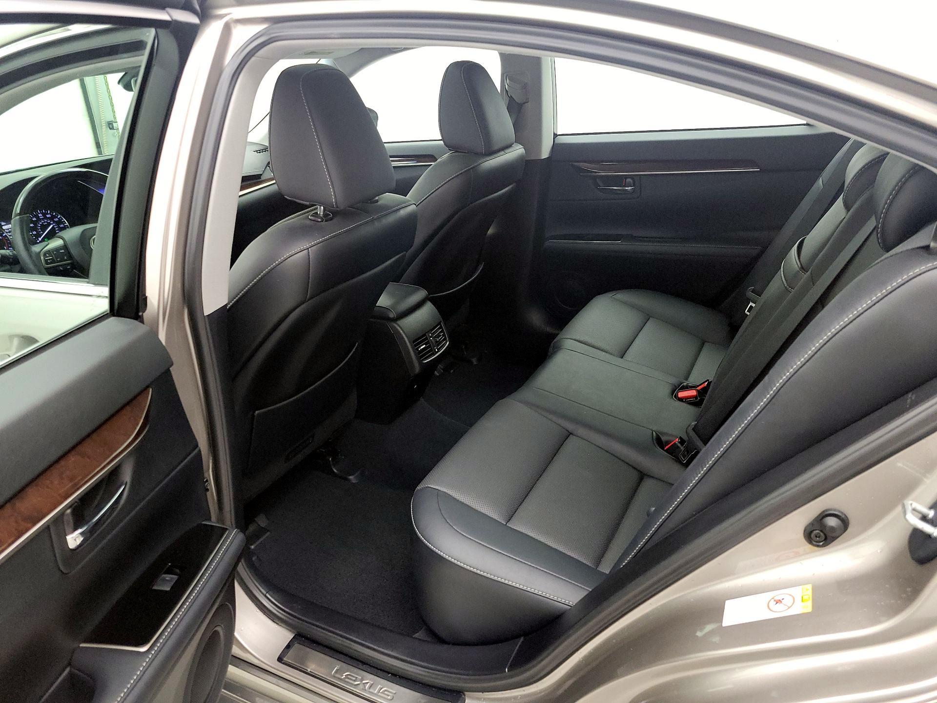 Thumbnail: 2017 Lexus ES - 19