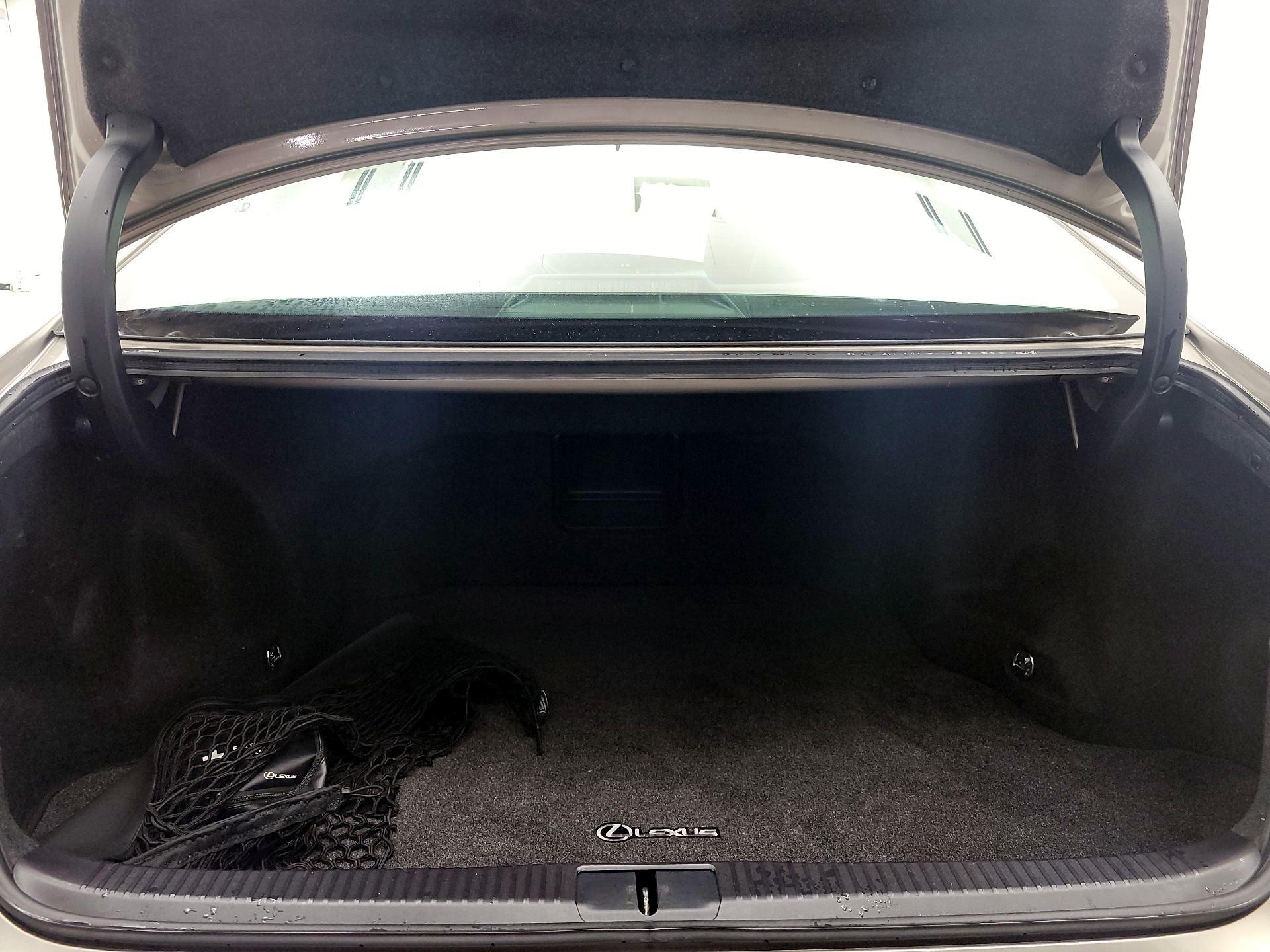 Thumbnail: 2017 Lexus ES - 20