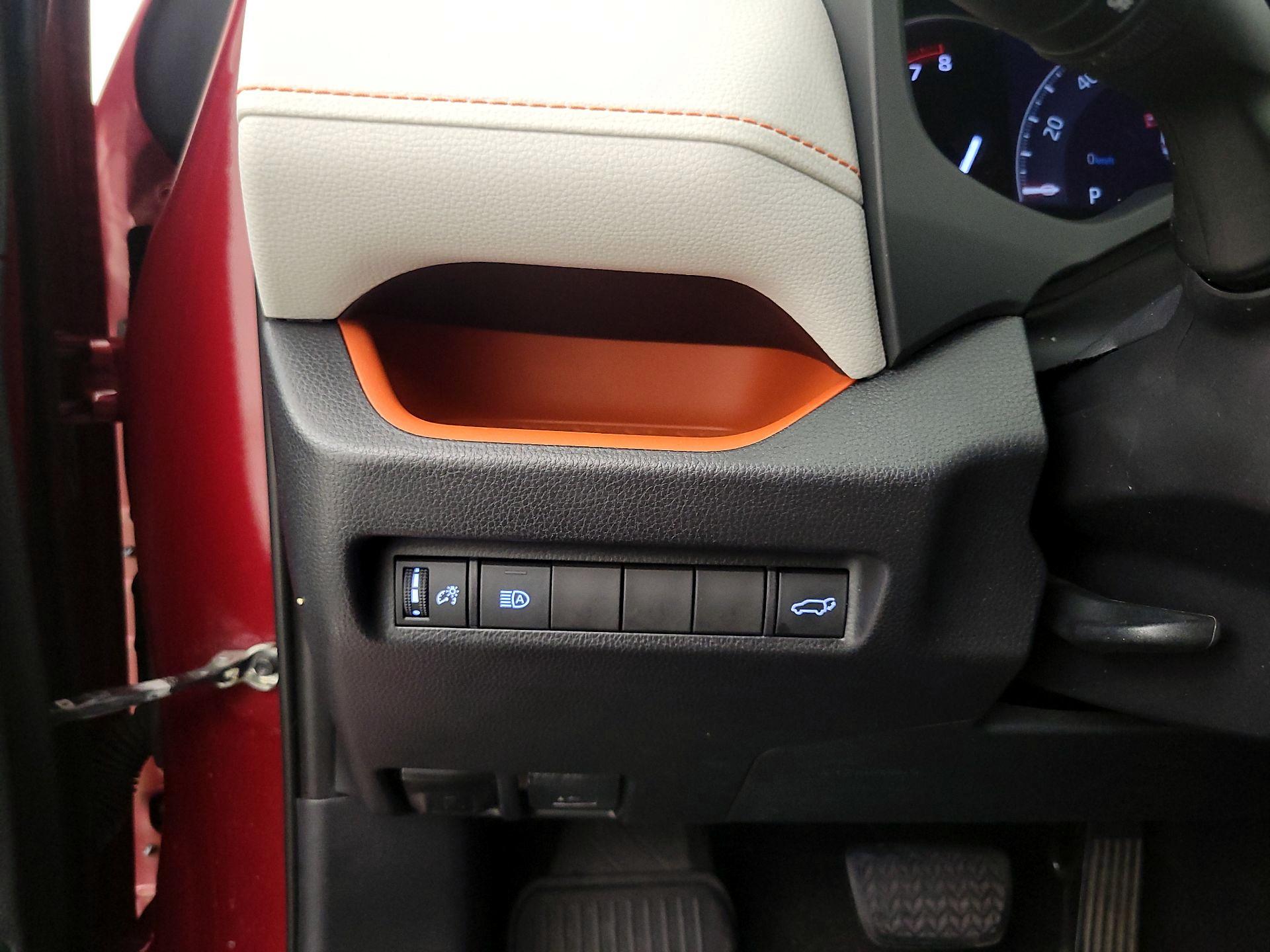 Thumbnail: 2019 Toyota RAV4 - 13