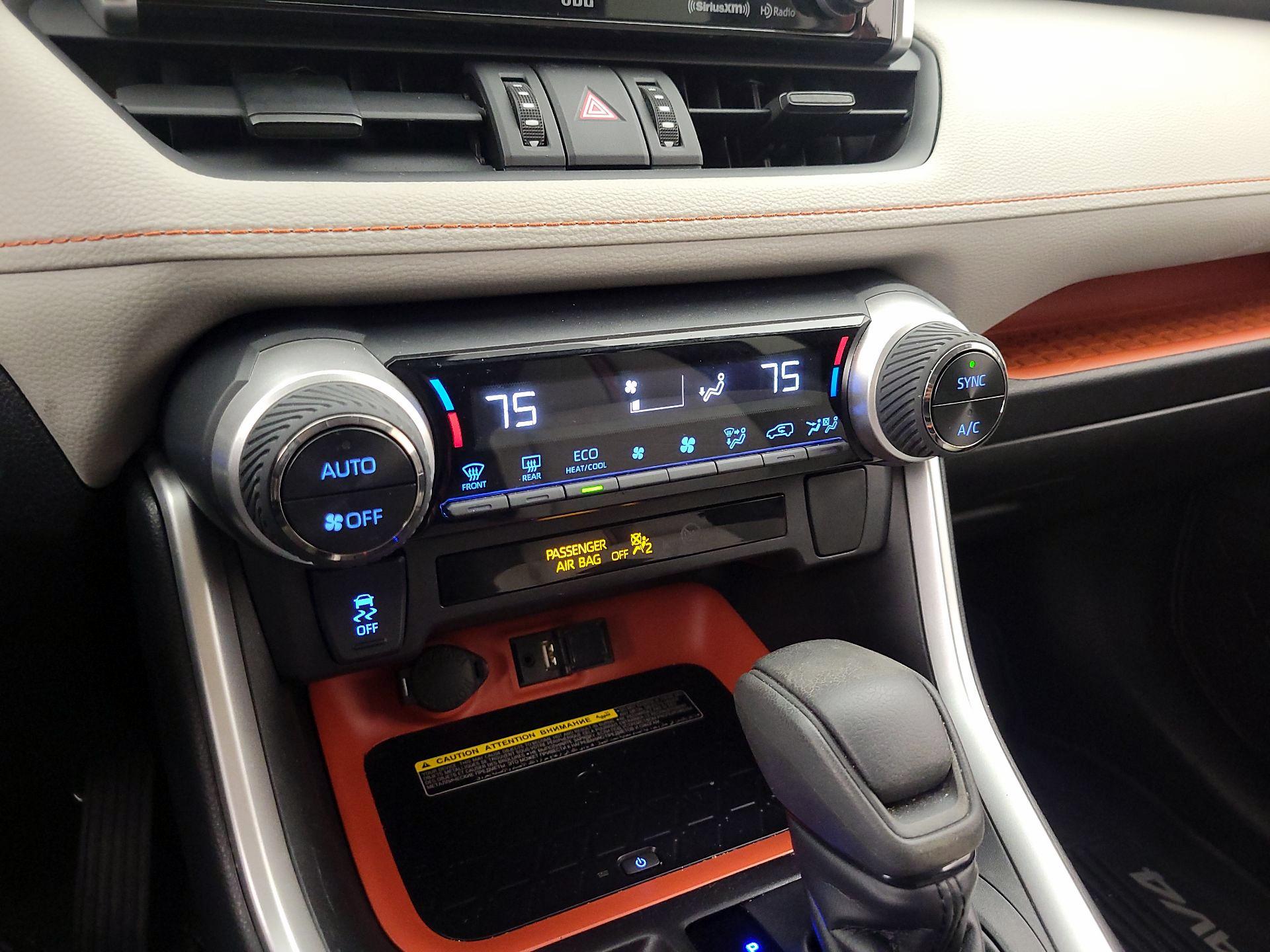 Thumbnail: 2019 Toyota RAV4 - 16