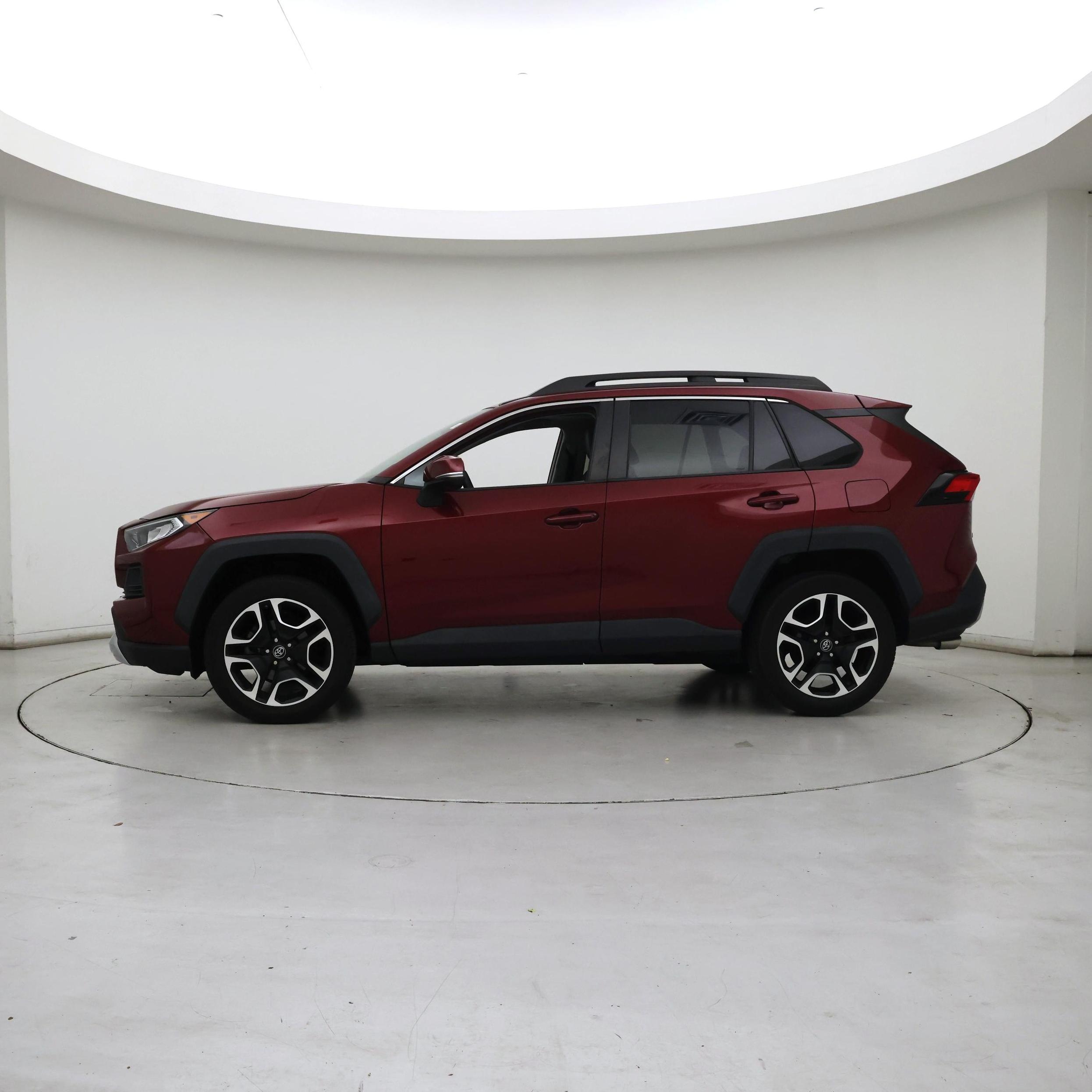 Thumbnail: 2019 Toyota RAV4 - 3