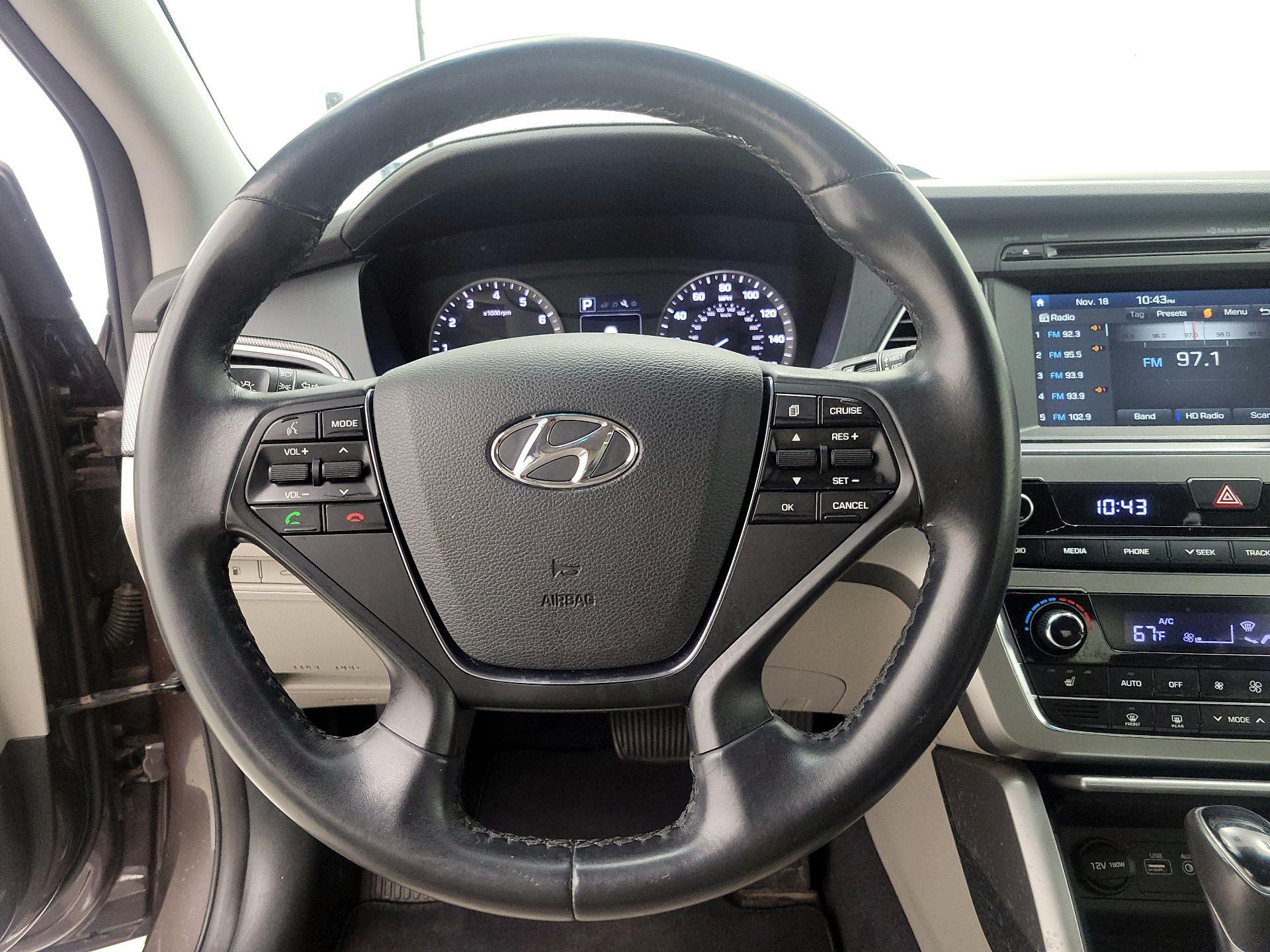 Thumbnail: 2016 Hyundai Sonata - 10
