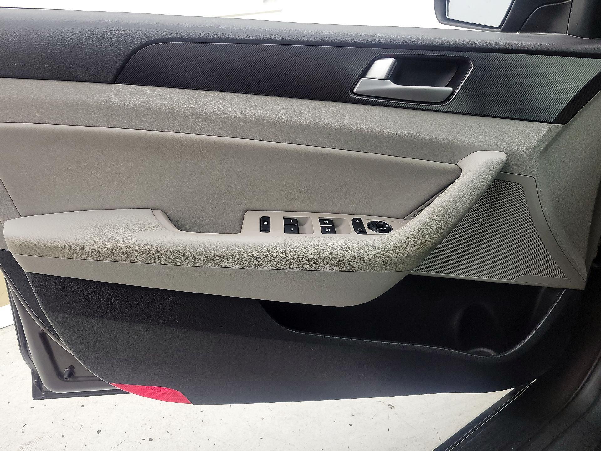 Thumbnail: 2016 Hyundai Sonata - 12