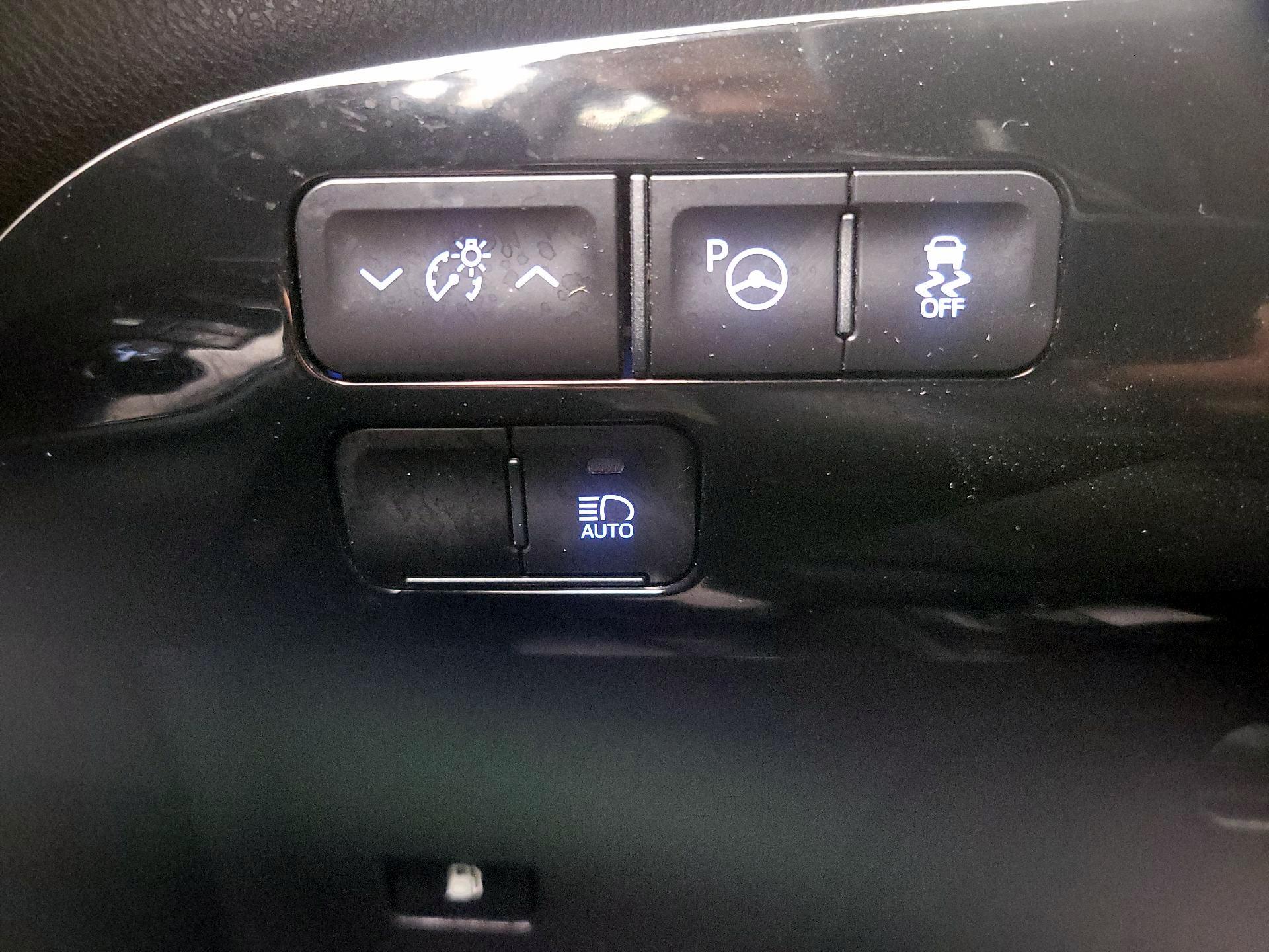 Thumbnail: 2021 Toyota Prius - 13