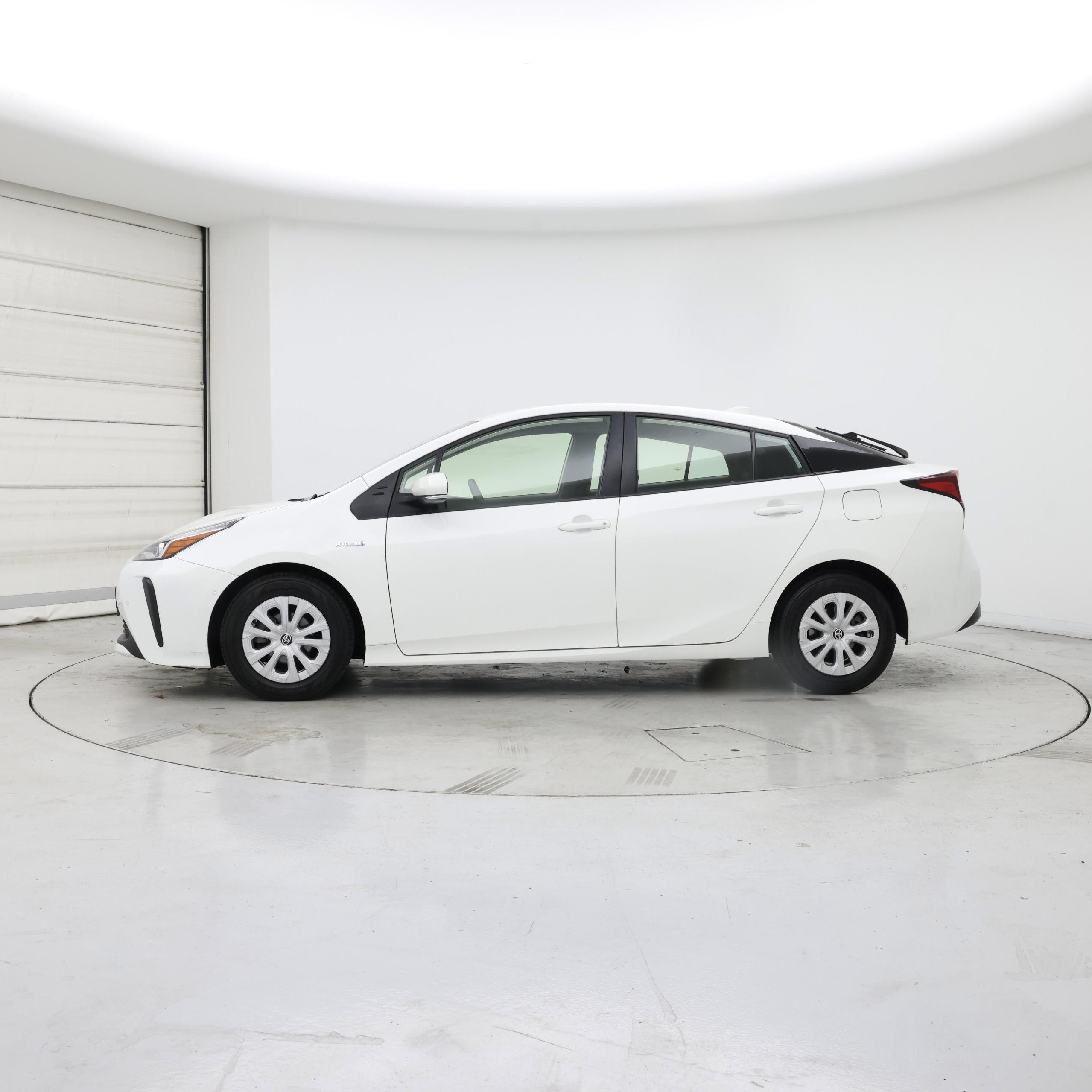 Thumbnail: 2021 Toyota Prius - 3
