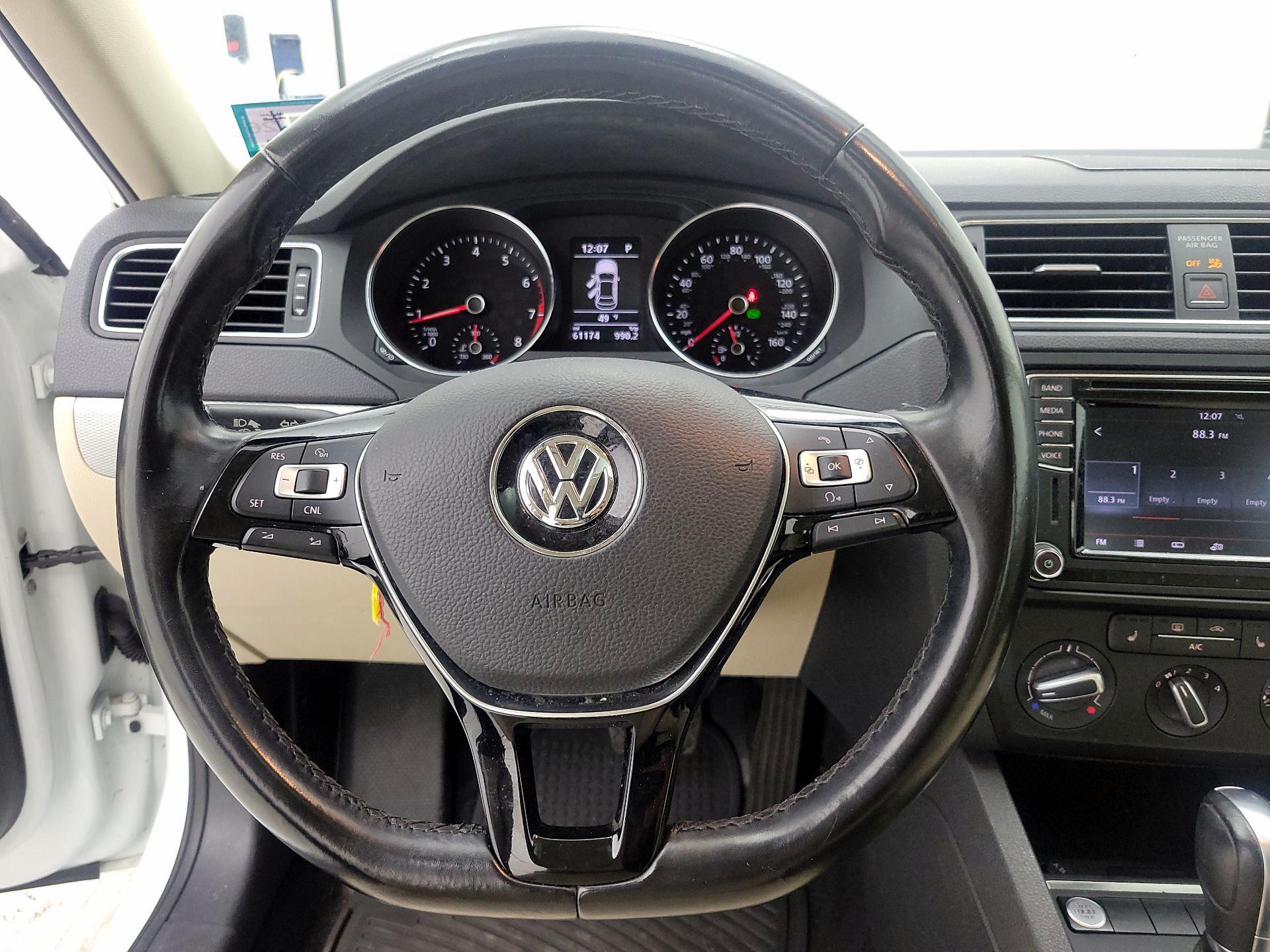 Thumbnail: 2017 Volkswagen Jetta - 10