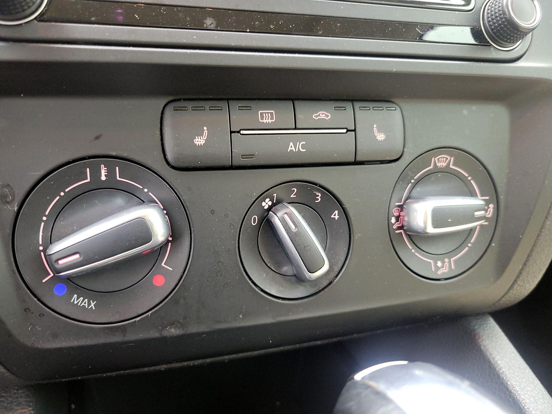 Thumbnail: 2017 Volkswagen Jetta - 16