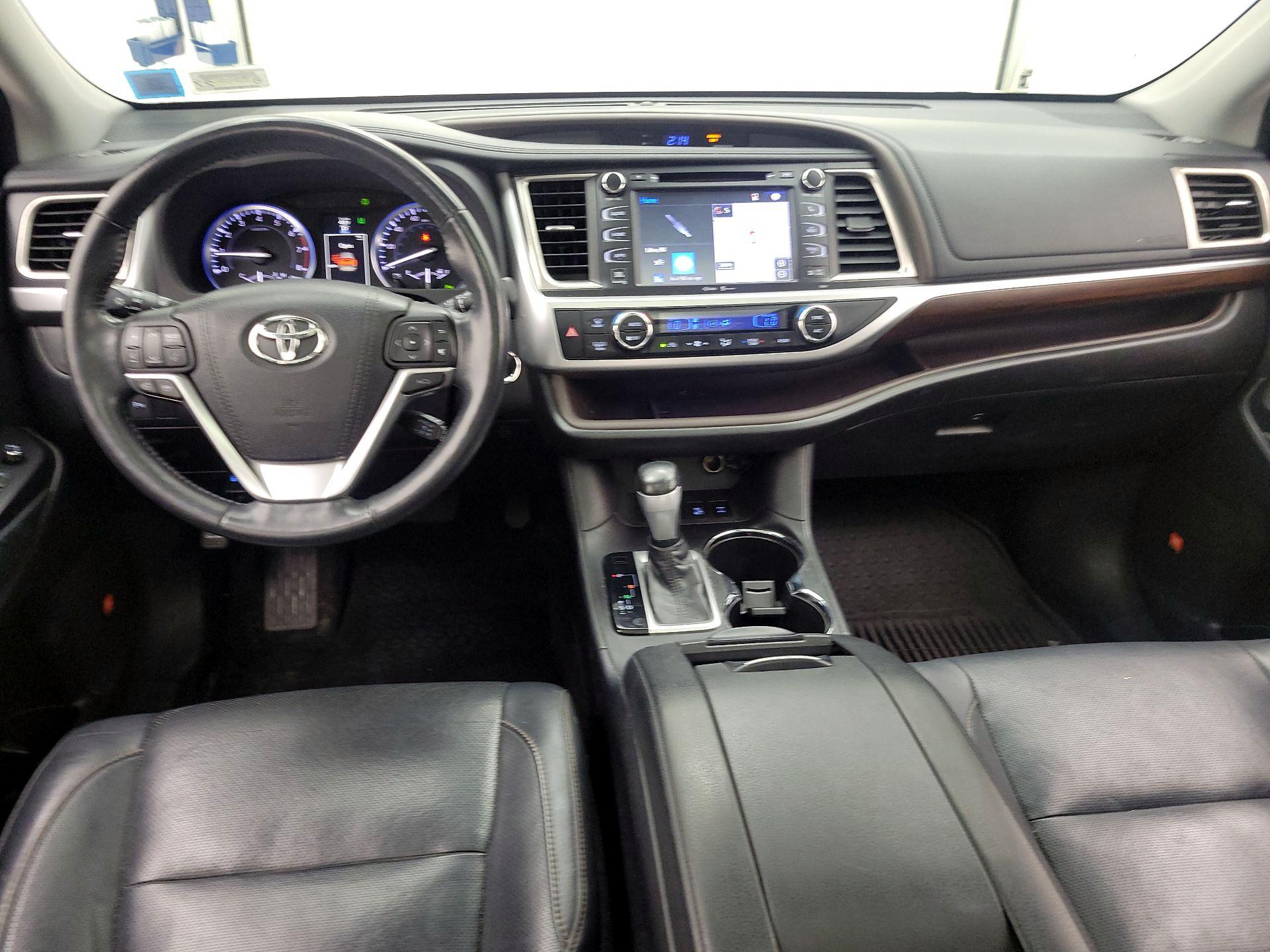 Thumbnail: 2015 Toyota Highlander - 9