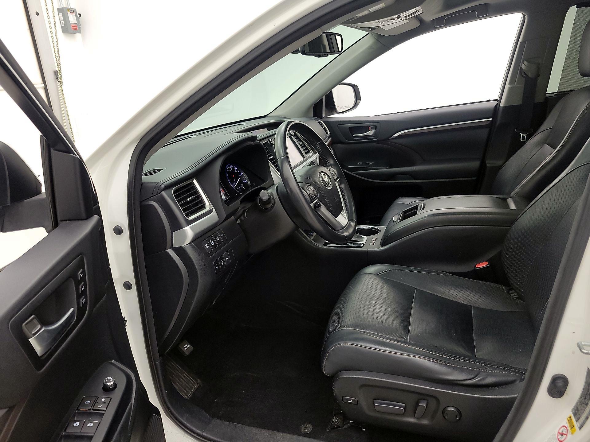 Thumbnail: 2015 Toyota Highlander - 11