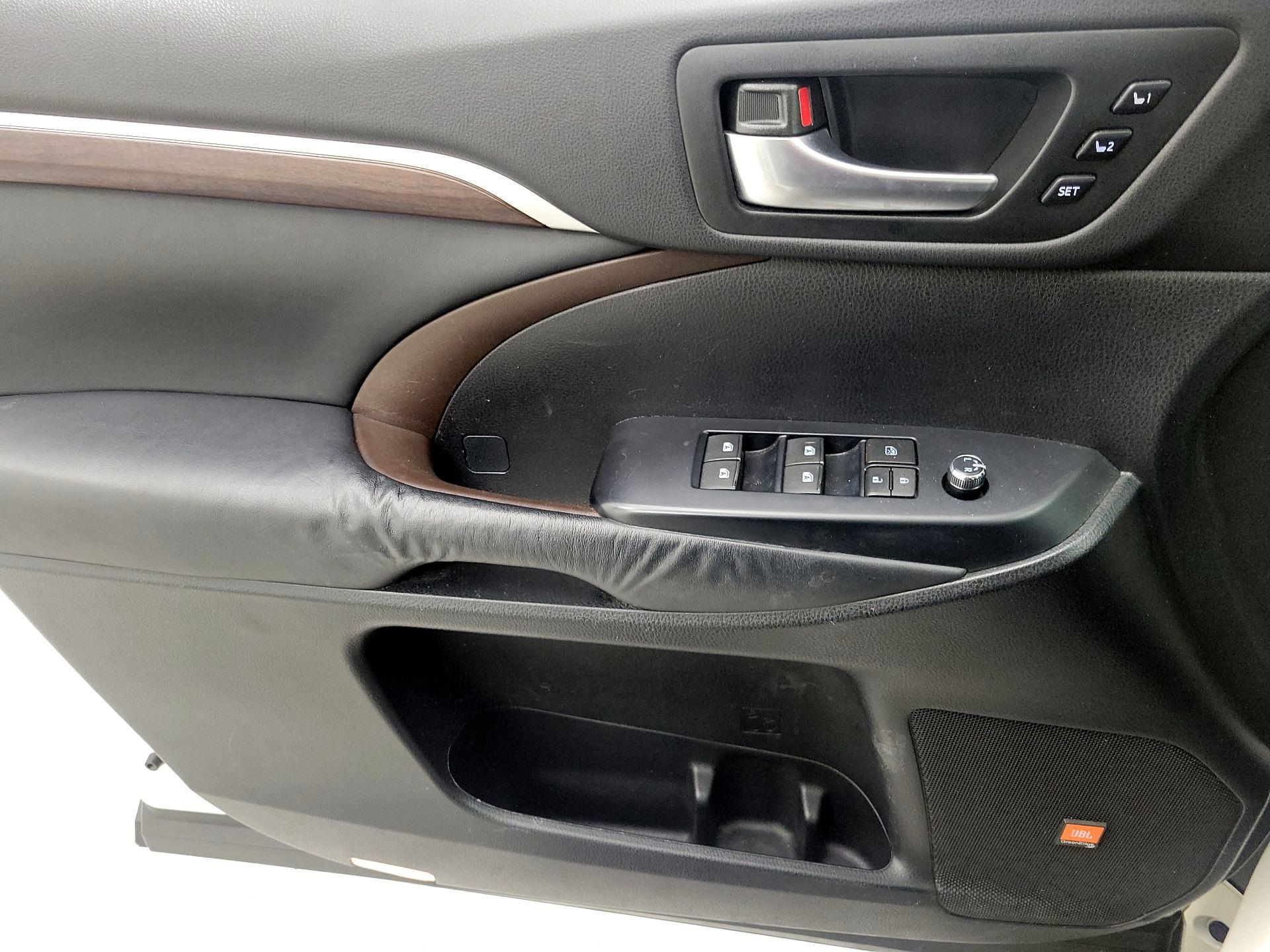 Thumbnail: 2015 Toyota Highlander - 12