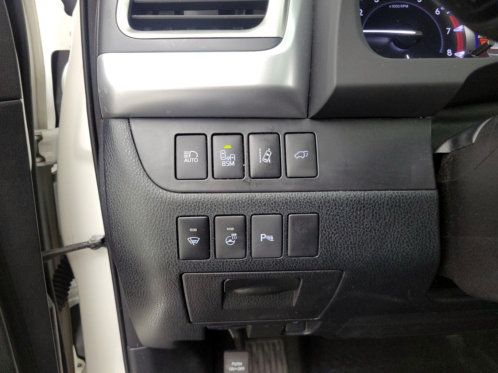 Thumbnail: 2015 Toyota Highlander - 13