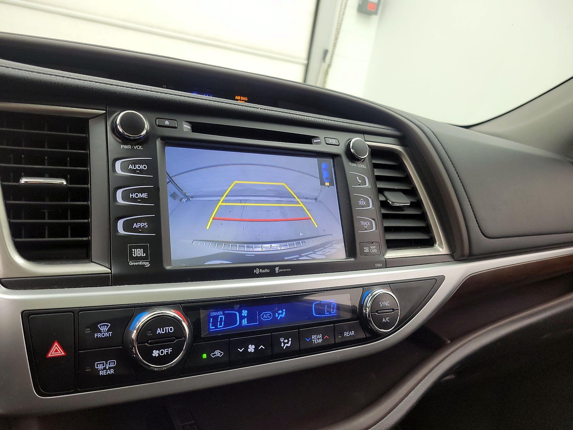 Thumbnail: 2015 Toyota Highlander - 14