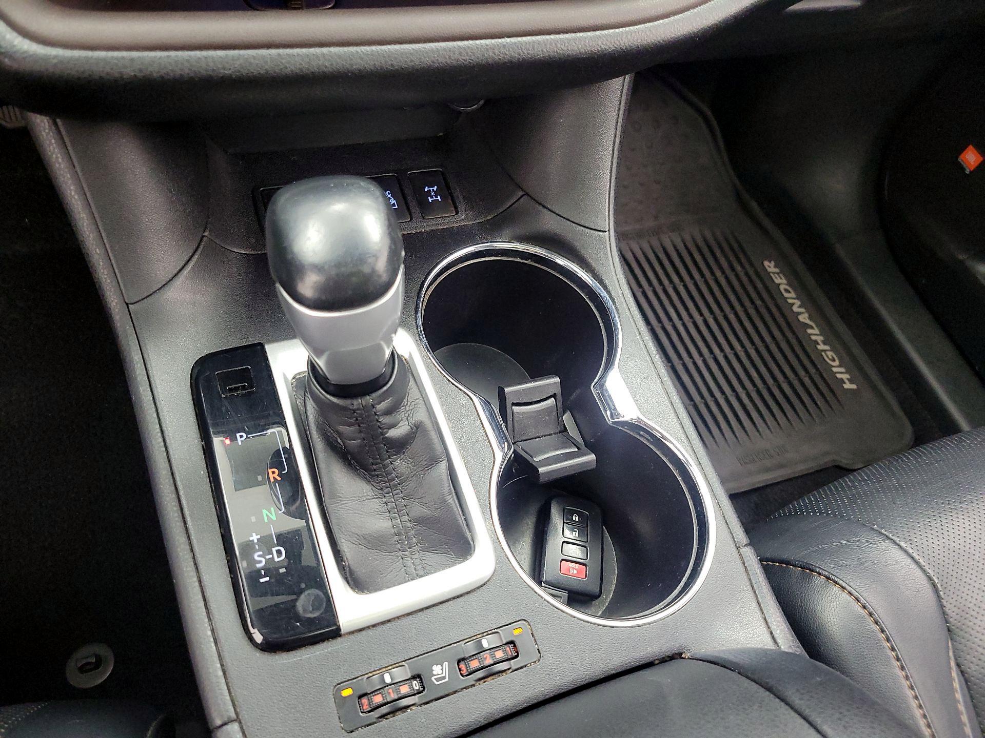 Thumbnail: 2015 Toyota Highlander - 17