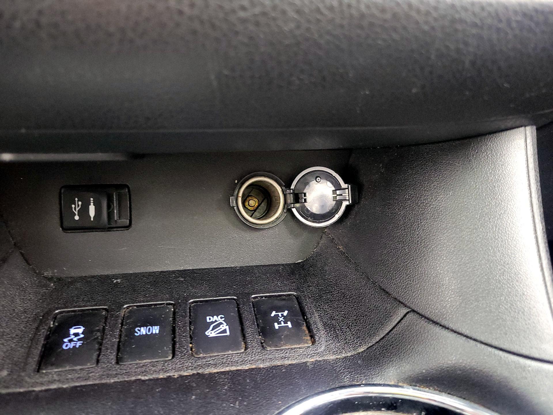 Thumbnail: 2015 Toyota Highlander - 18