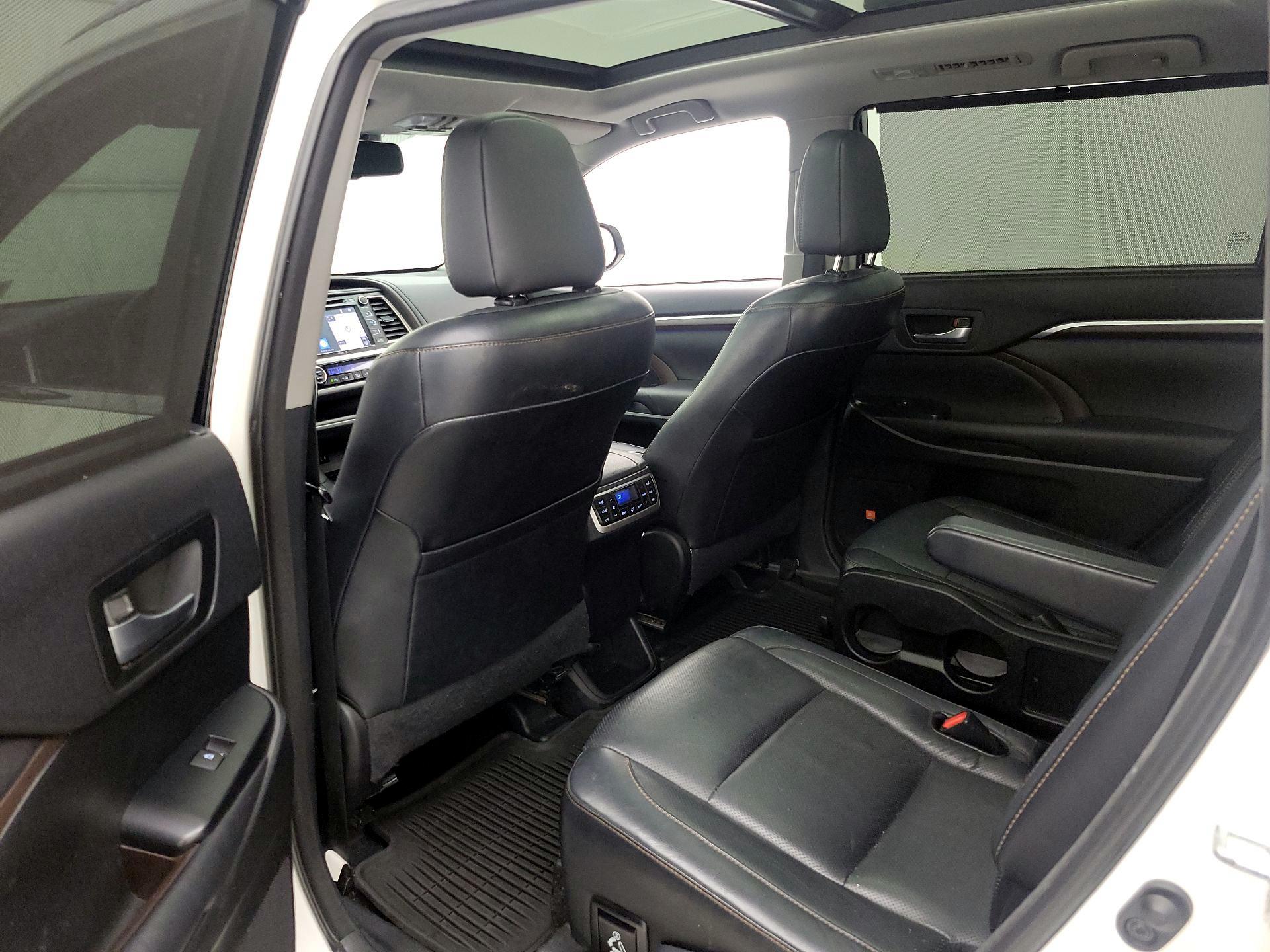 Thumbnail: 2015 Toyota Highlander - 20