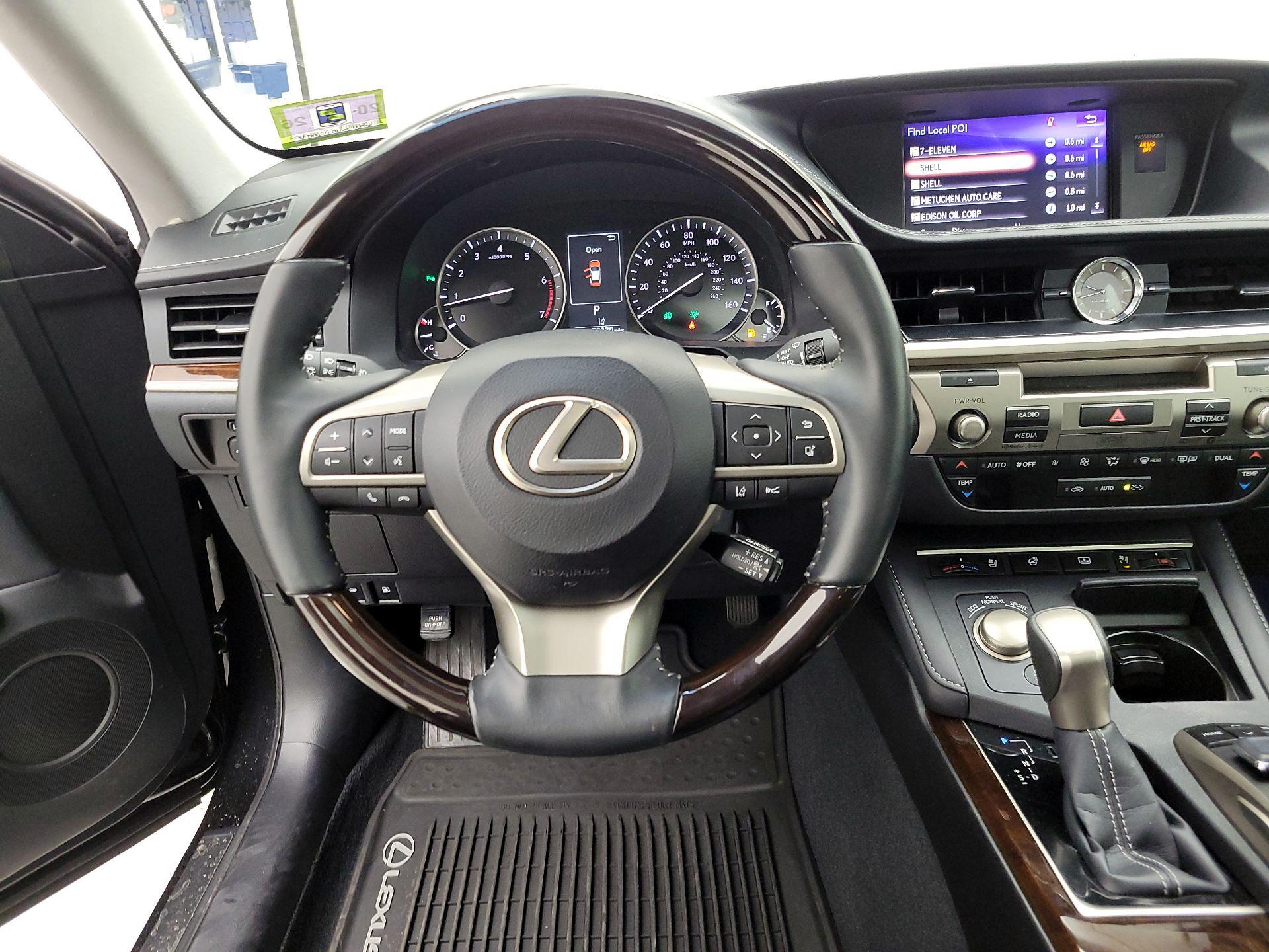 Thumbnail: 2017 Lexus ES - 10