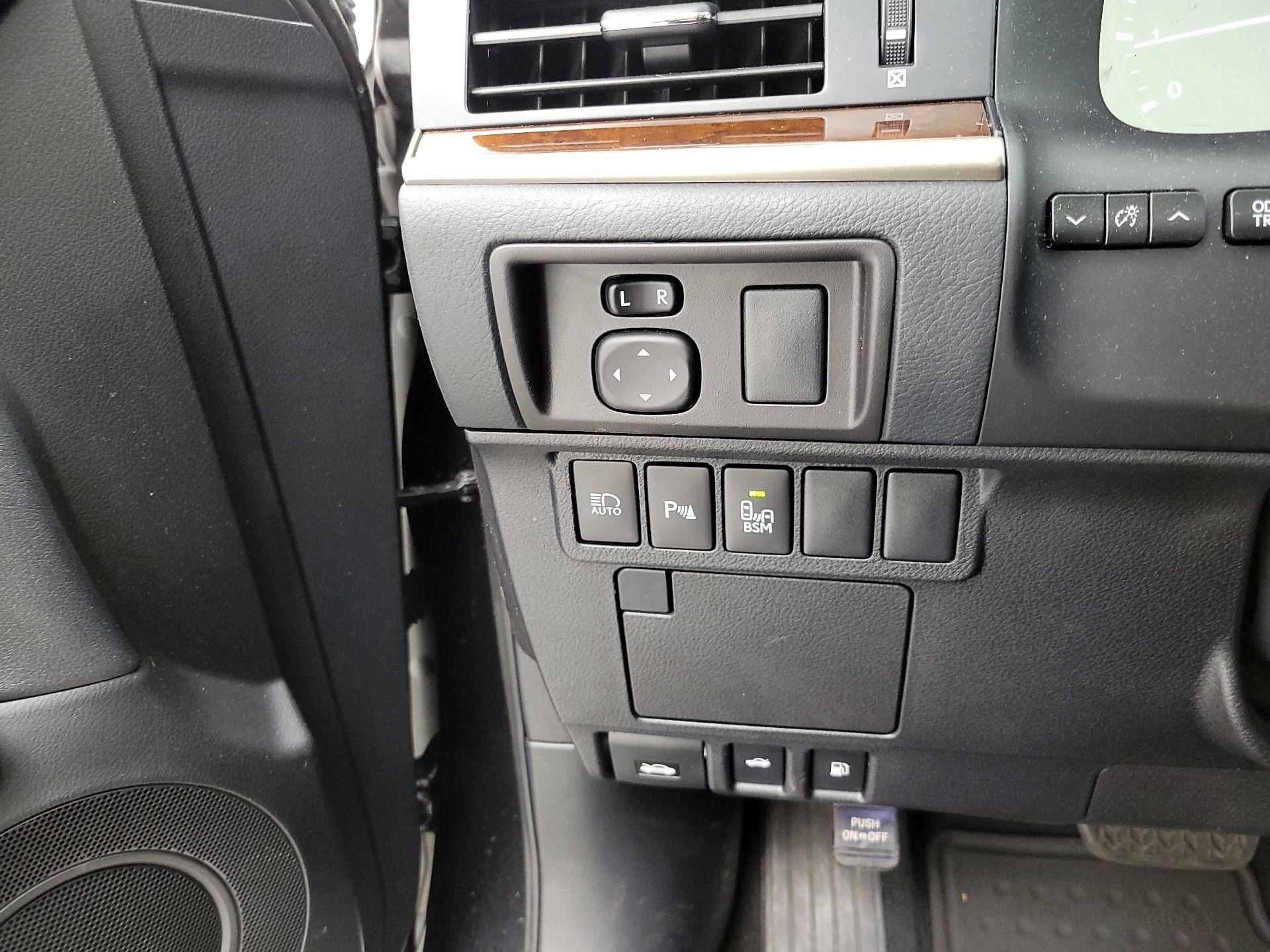 Thumbnail: 2017 Lexus ES - 13