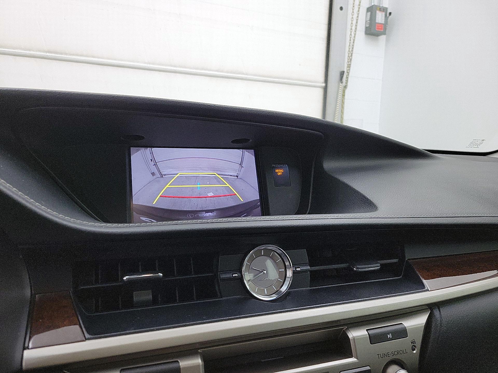 Thumbnail: 2017 Lexus ES - 14