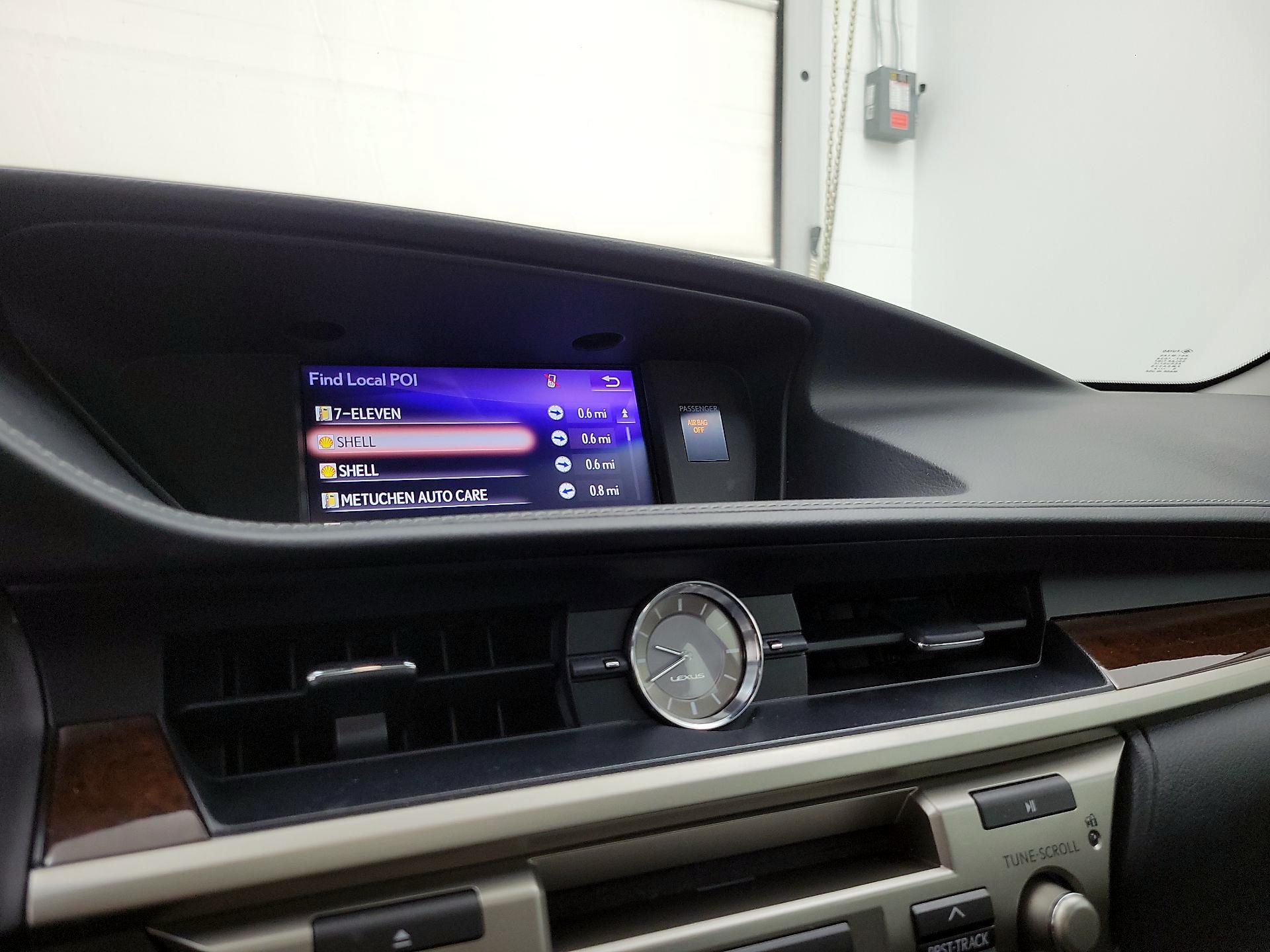 Thumbnail: 2017 Lexus ES - 15