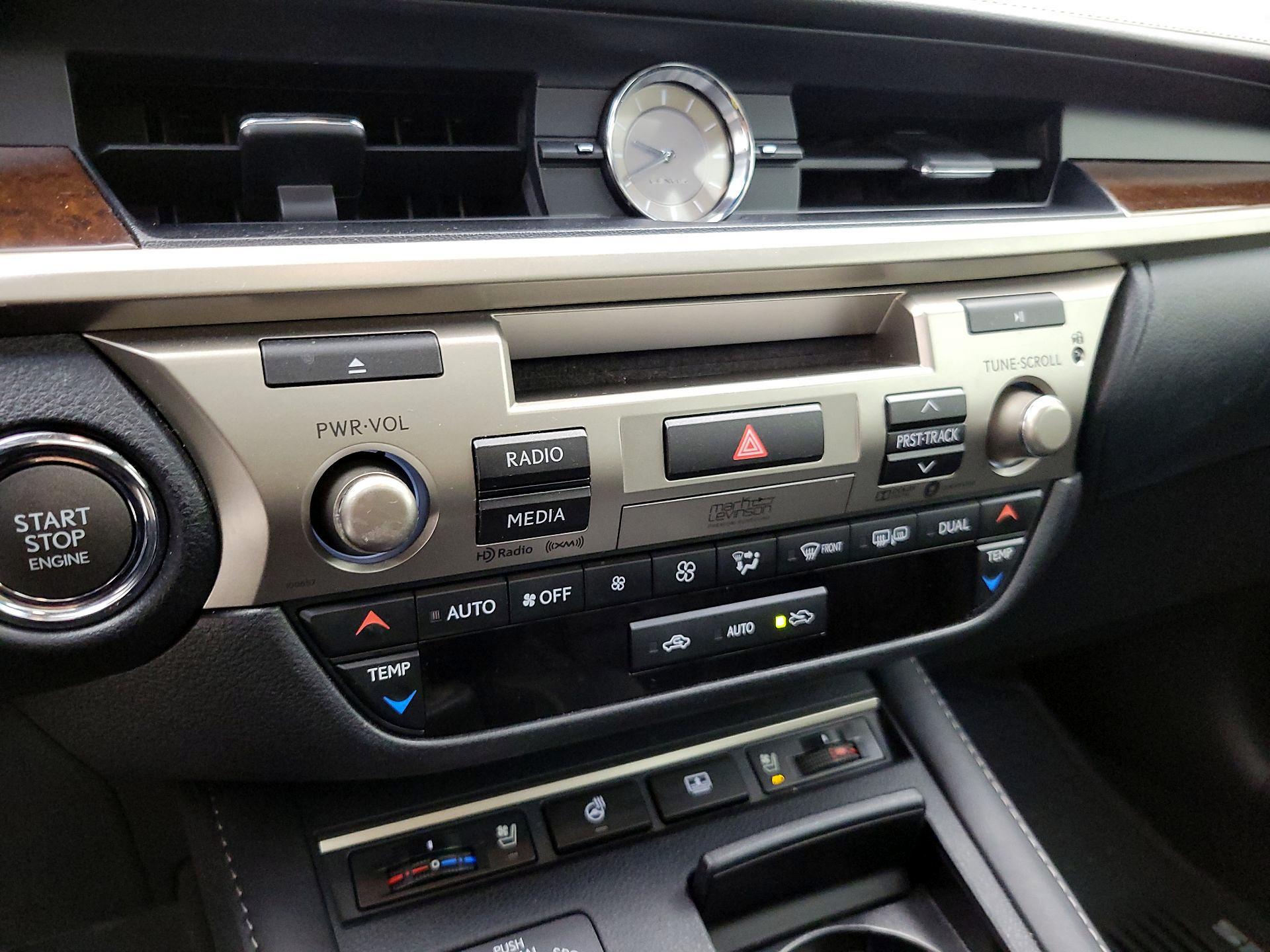 Thumbnail: 2017 Lexus ES - 16