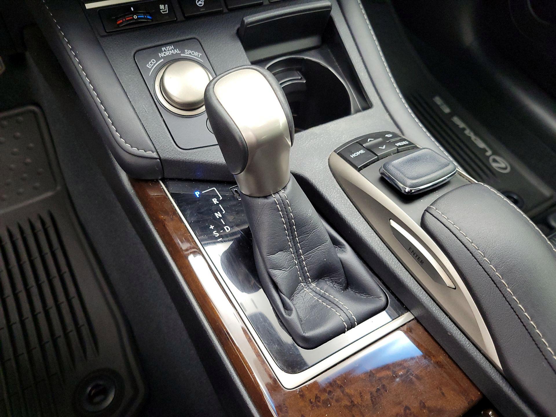 Thumbnail: 2017 Lexus ES - 17