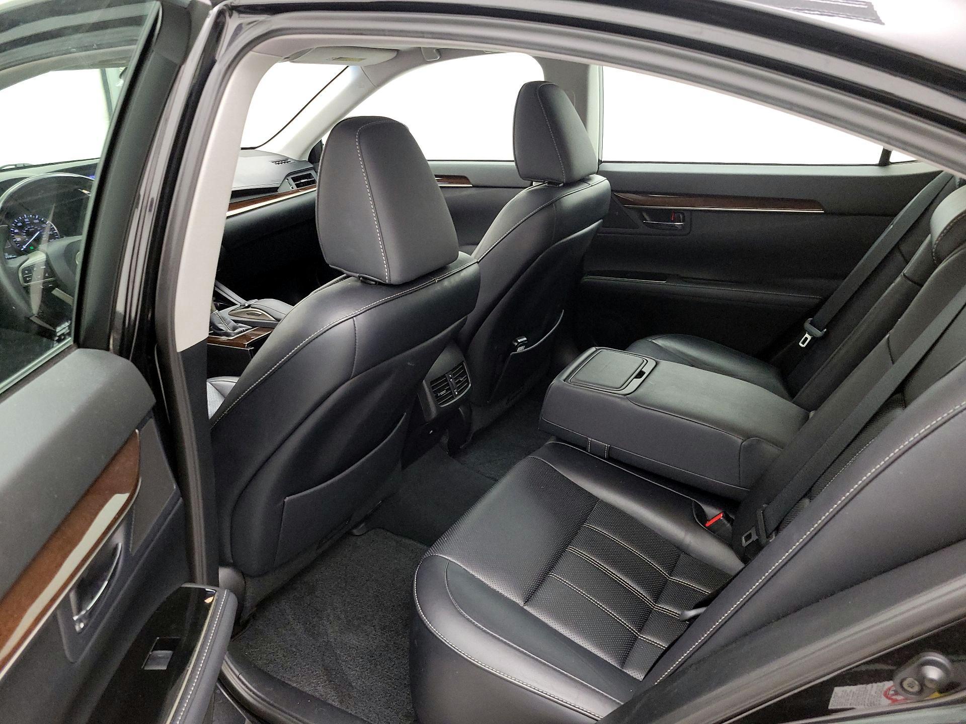 Thumbnail: 2017 Lexus ES - 19