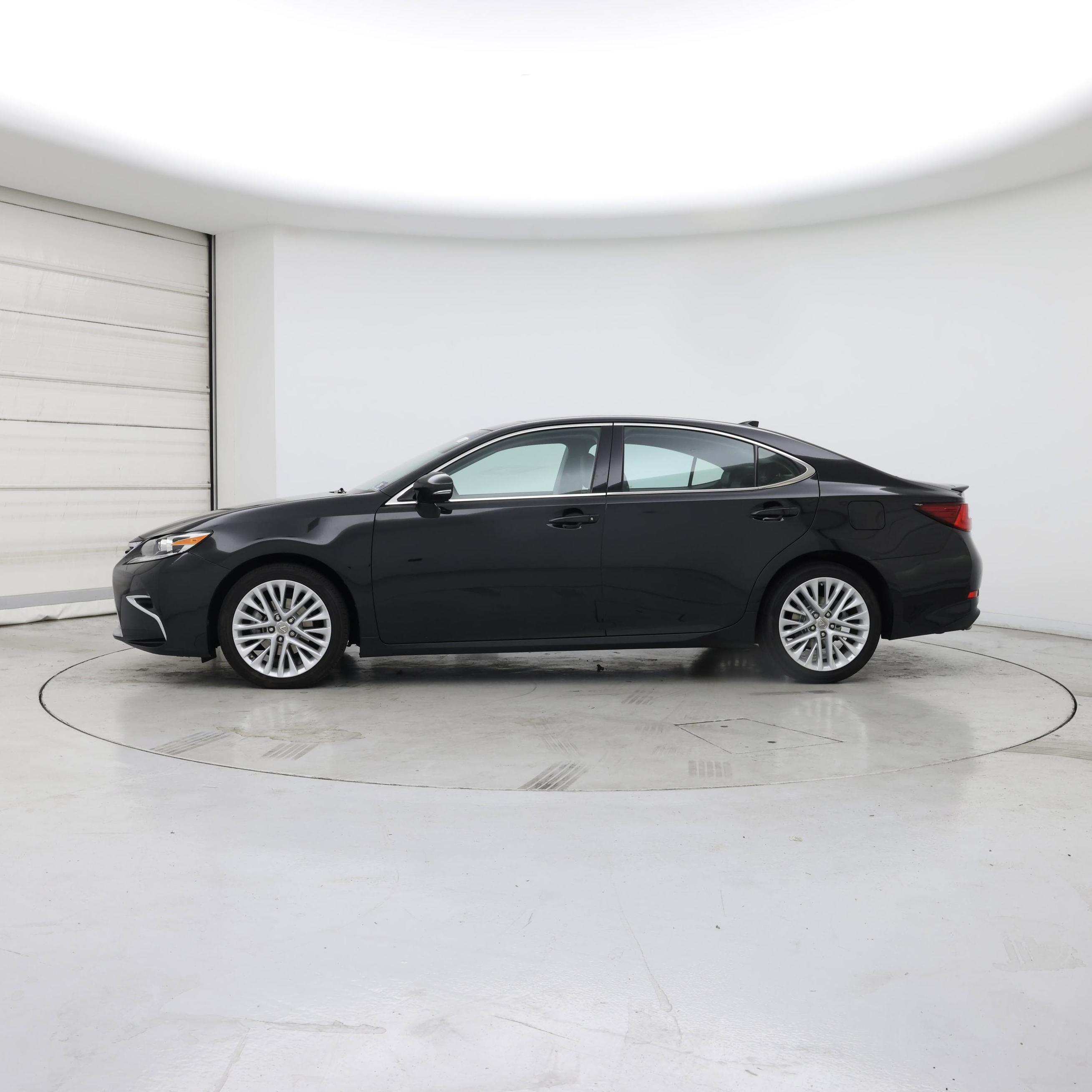 Thumbnail: 2017 Lexus ES - 3