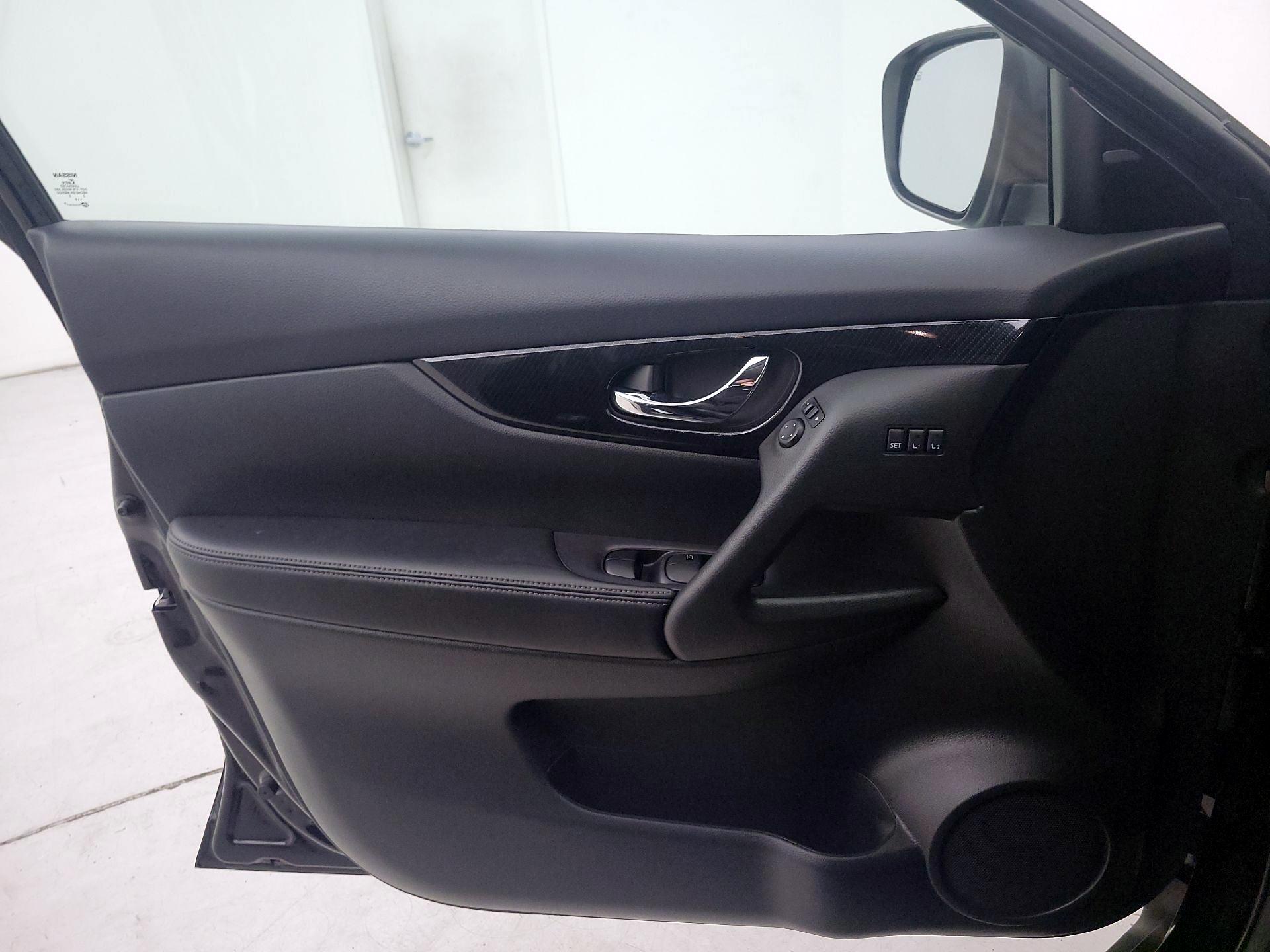 Thumbnail: 2019 Nissan Rogue - 12