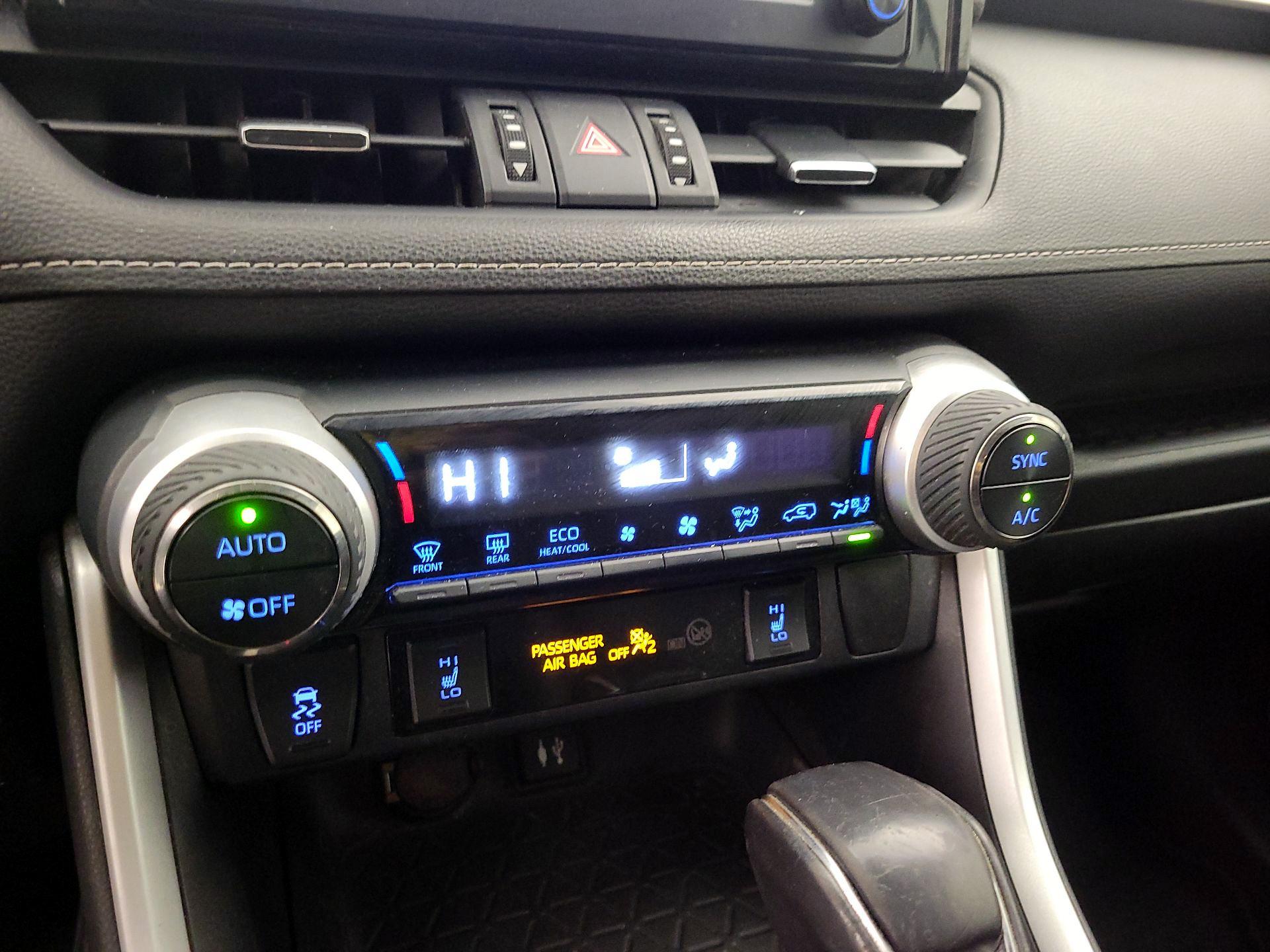 Thumbnail: 2019 Toyota RAV4 - 16