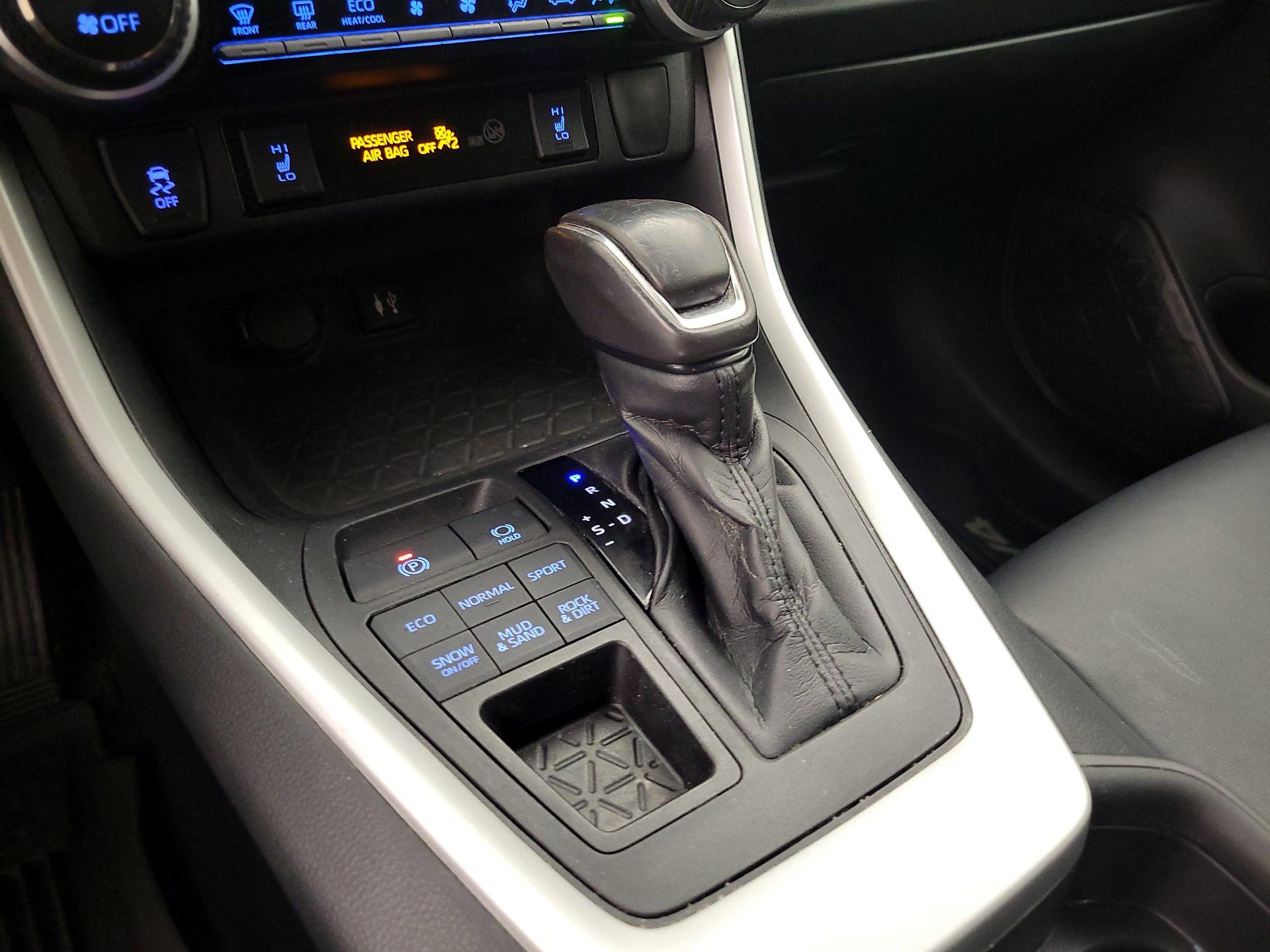 Thumbnail: 2019 Toyota RAV4 - 17