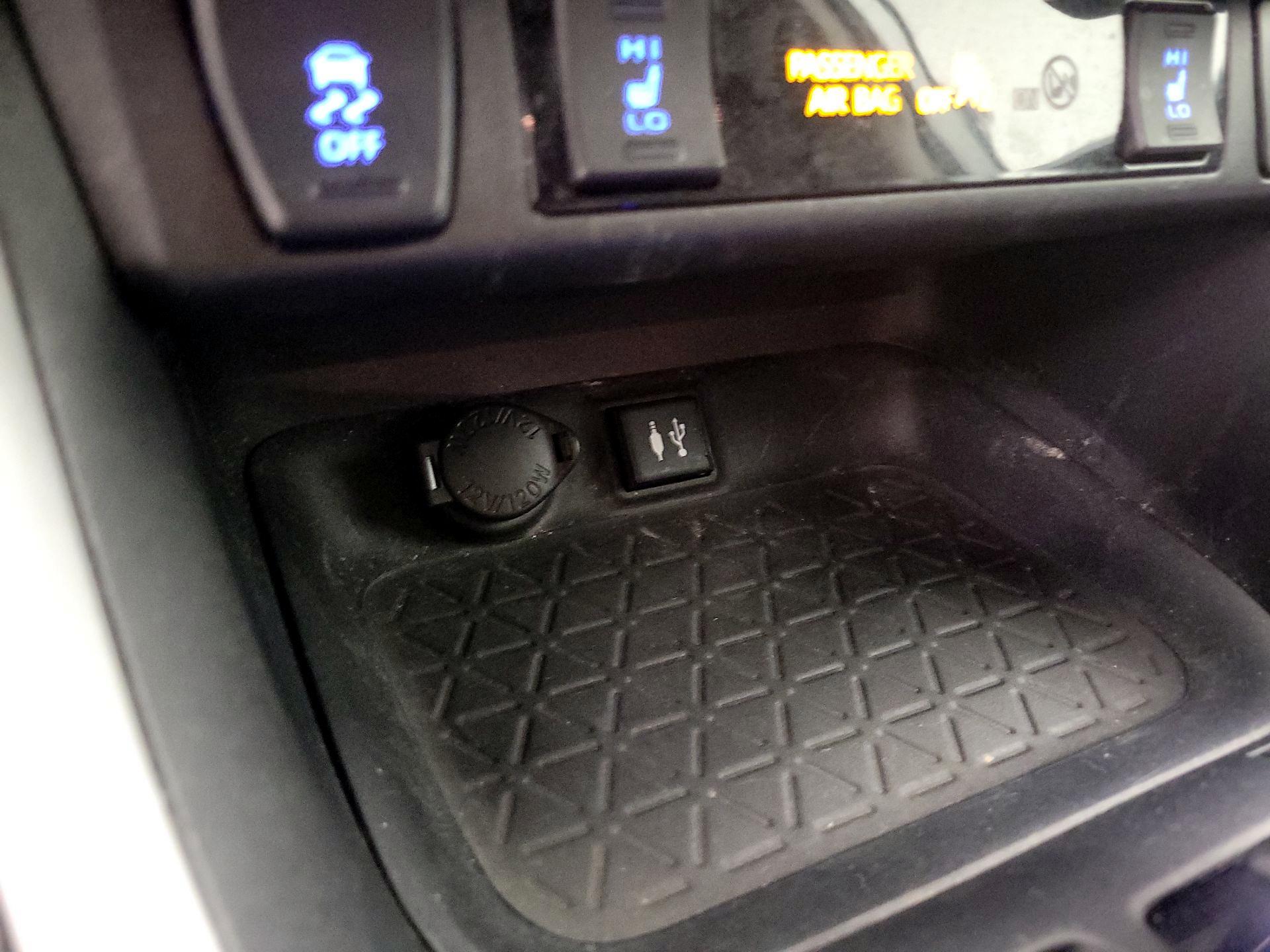 Thumbnail: 2019 Toyota RAV4 - 18