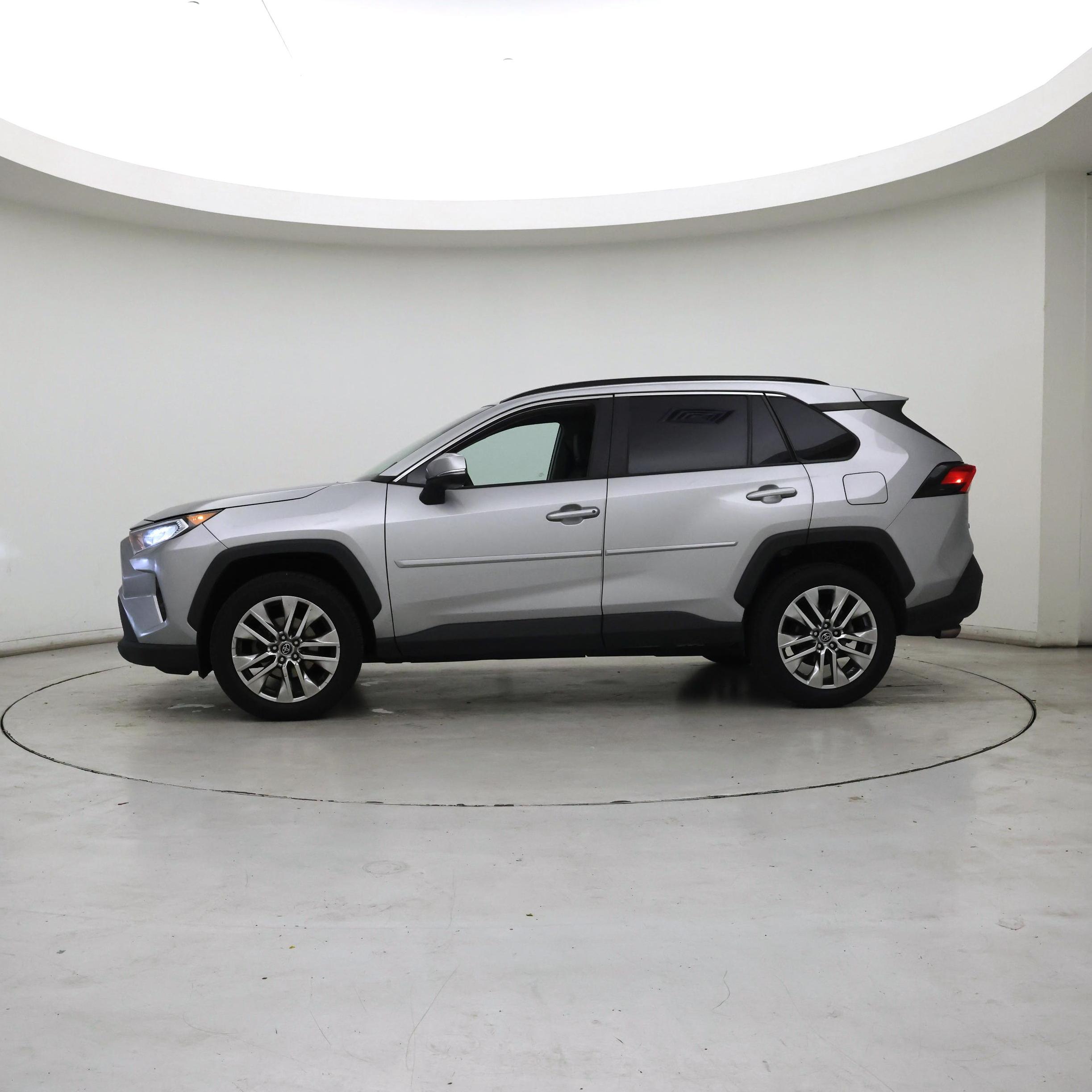 Thumbnail: 2019 Toyota RAV4 - 3